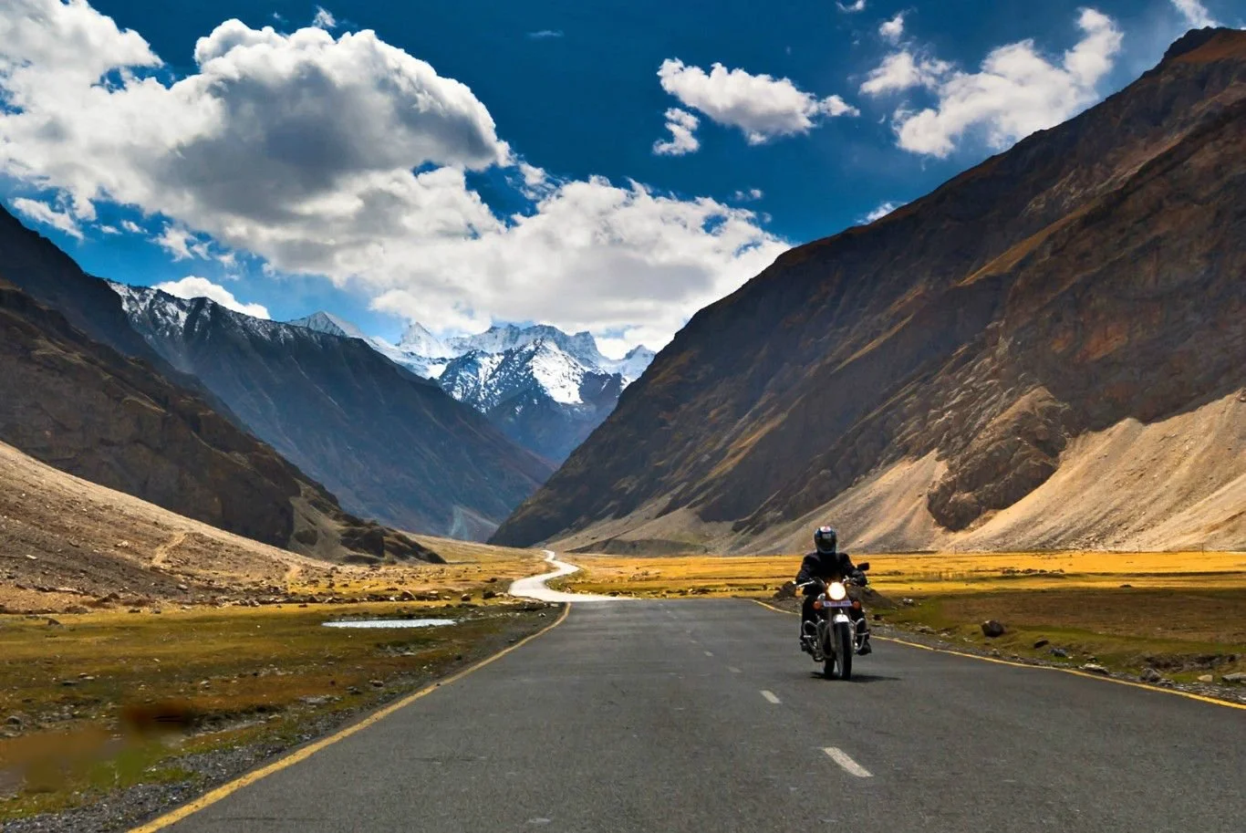 Mountain road through Ladakh