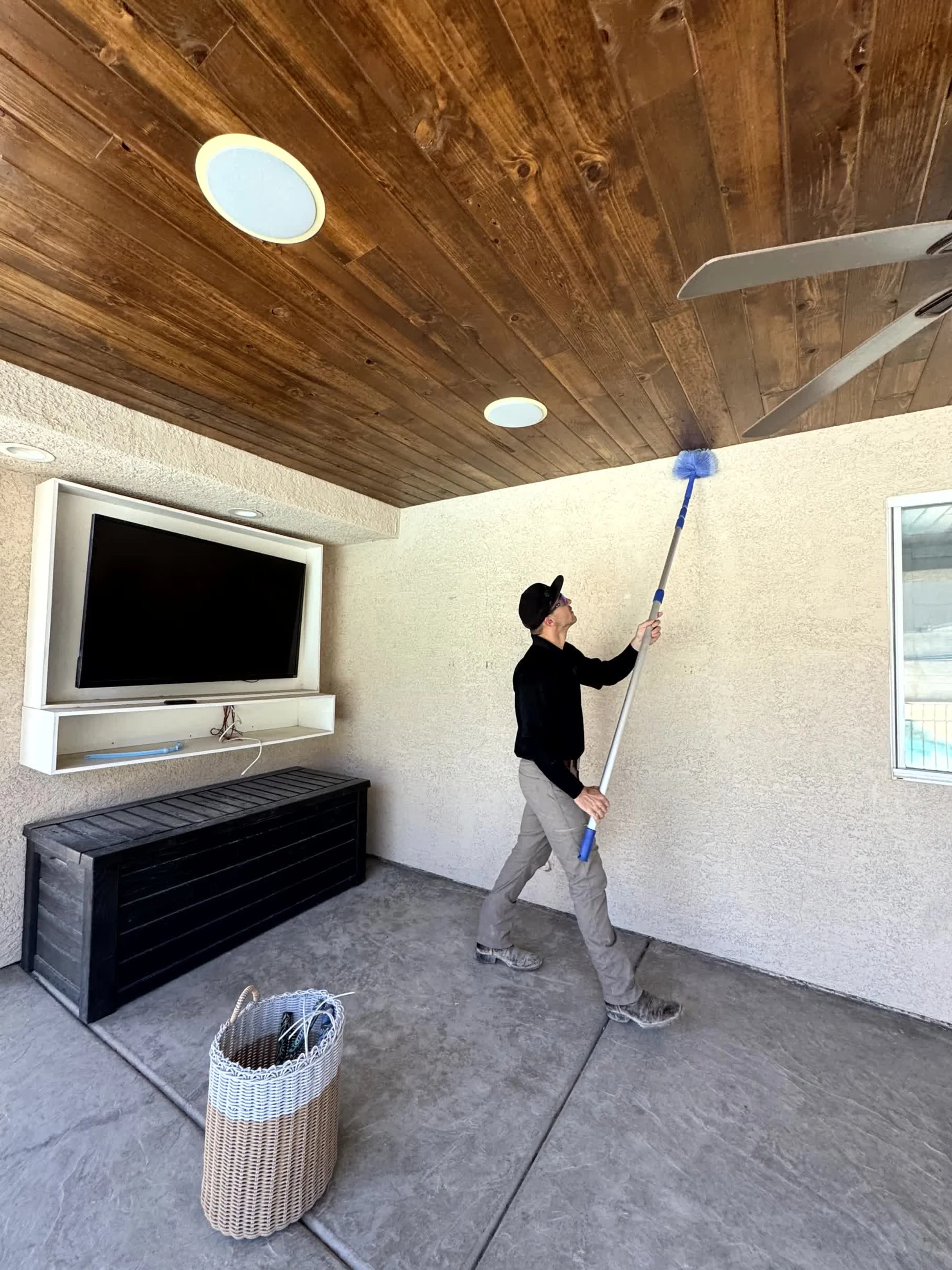 Technician on emergency pest call