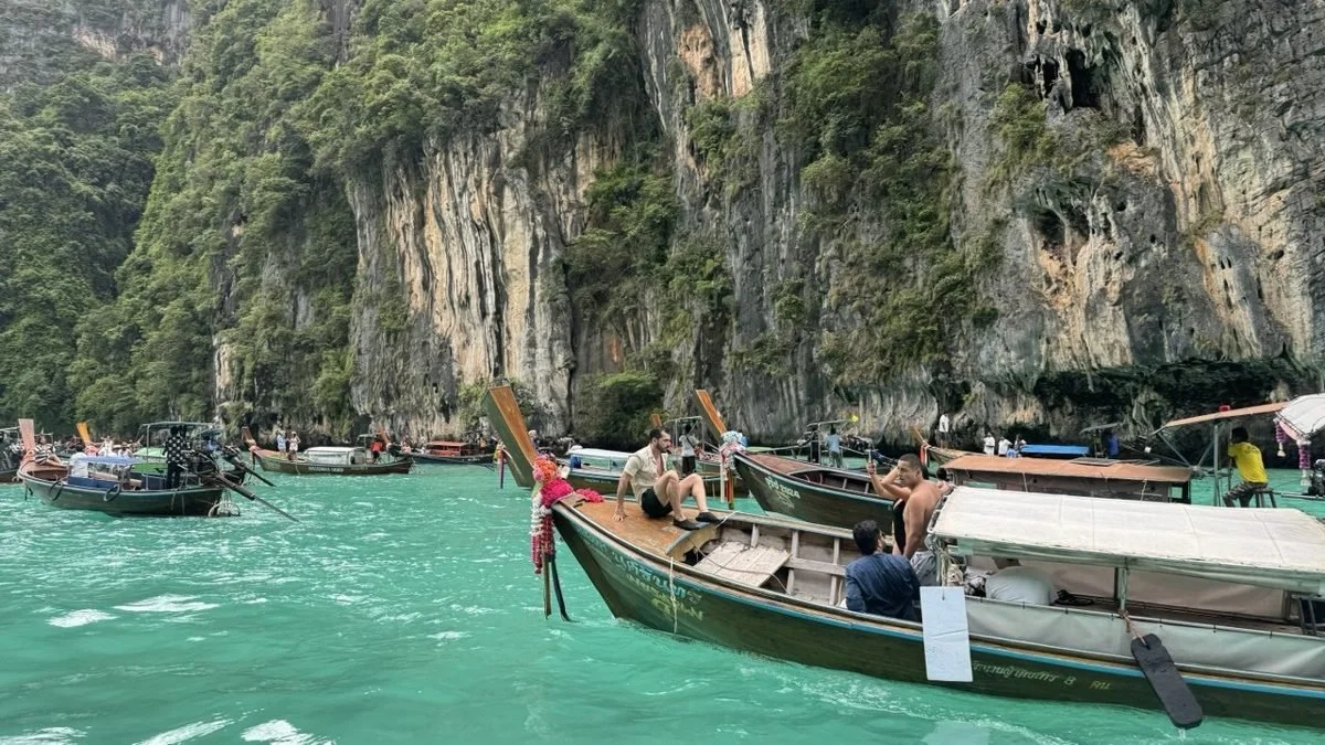 Guests explore hidden lagoons on the island boat tour (Adventure Track)
