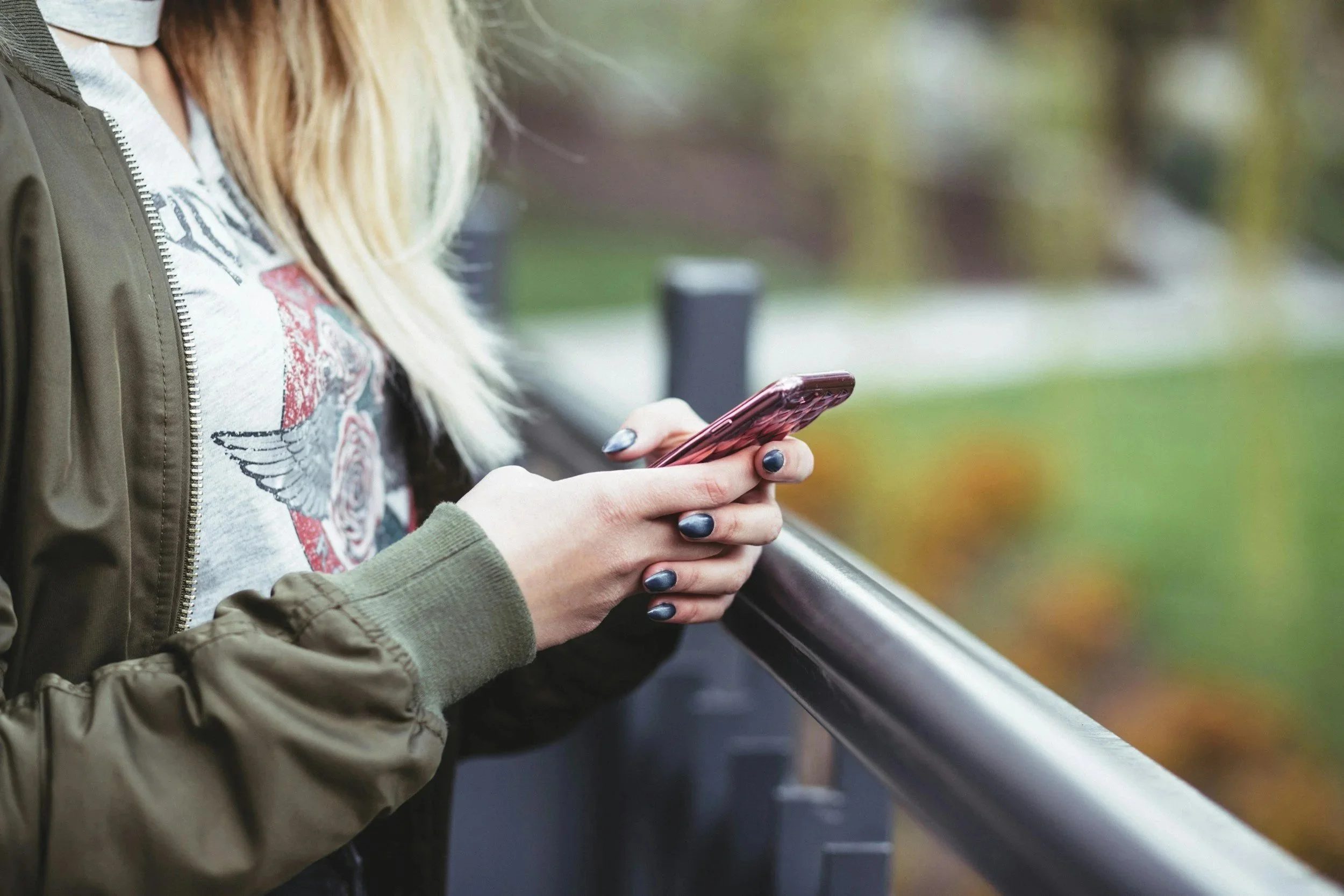 Patient texting Dr. Jonathan Siu in Upland, CA