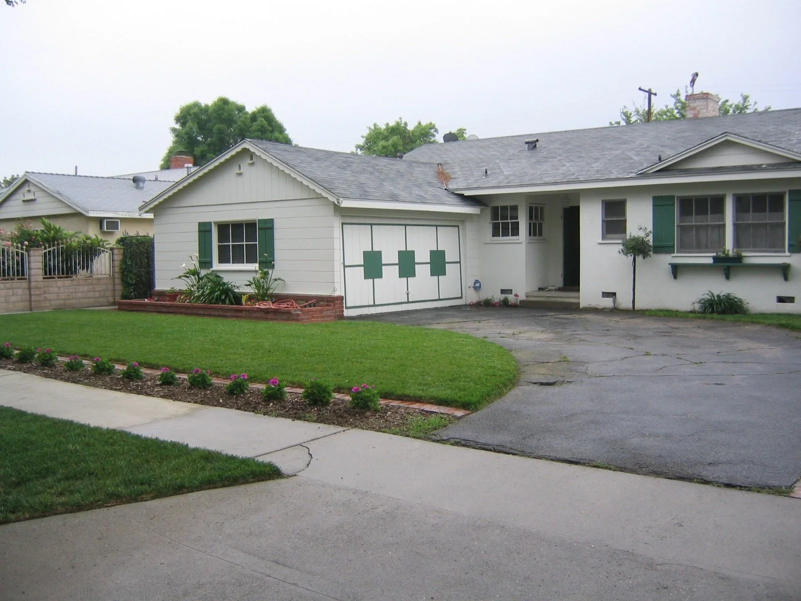 Property photograph 2 of 2.