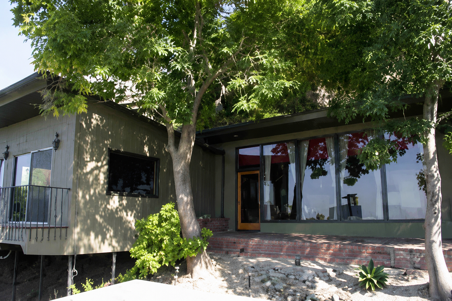 Los Angeles entertainment residence photograph.