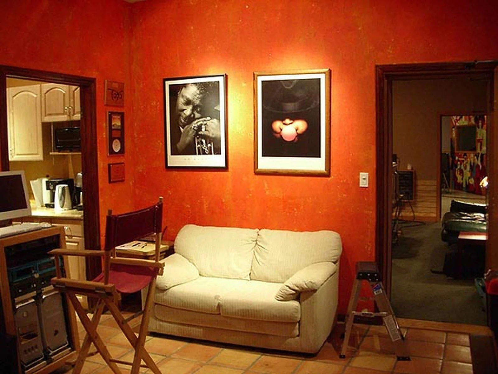 Property photograph 4 of 6.