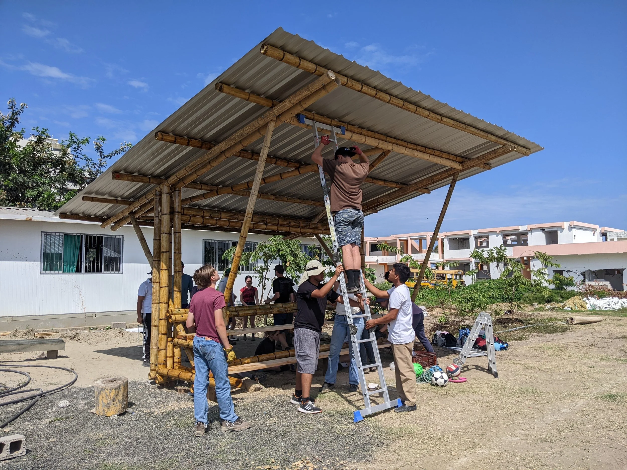 RFI participants contributing to an applied project in coastal Ecuador.