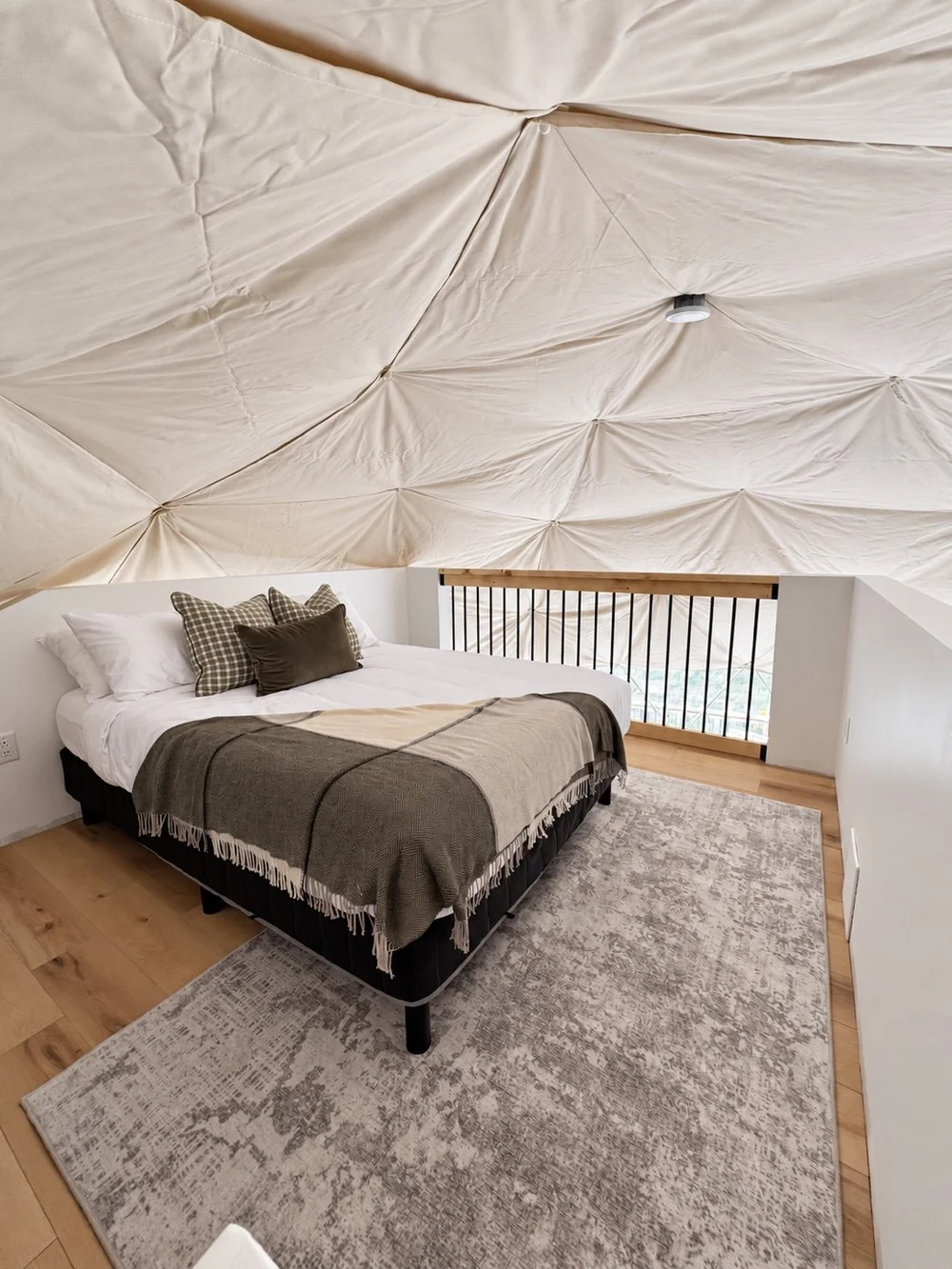 The Flats: Loft bedroom