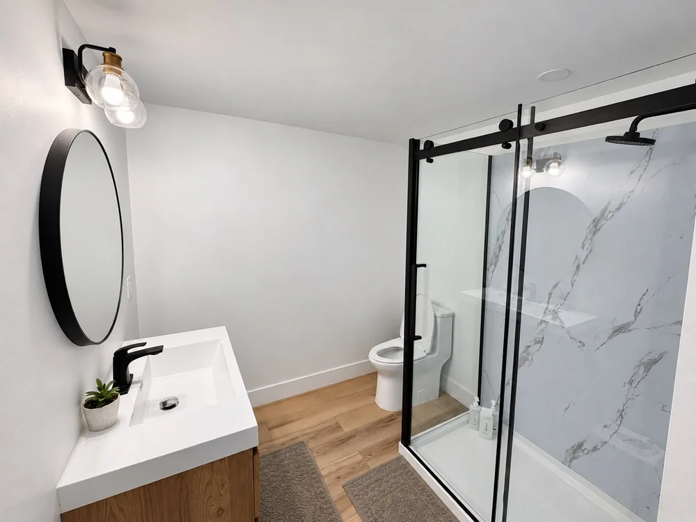 The Flats: Private bathroom
