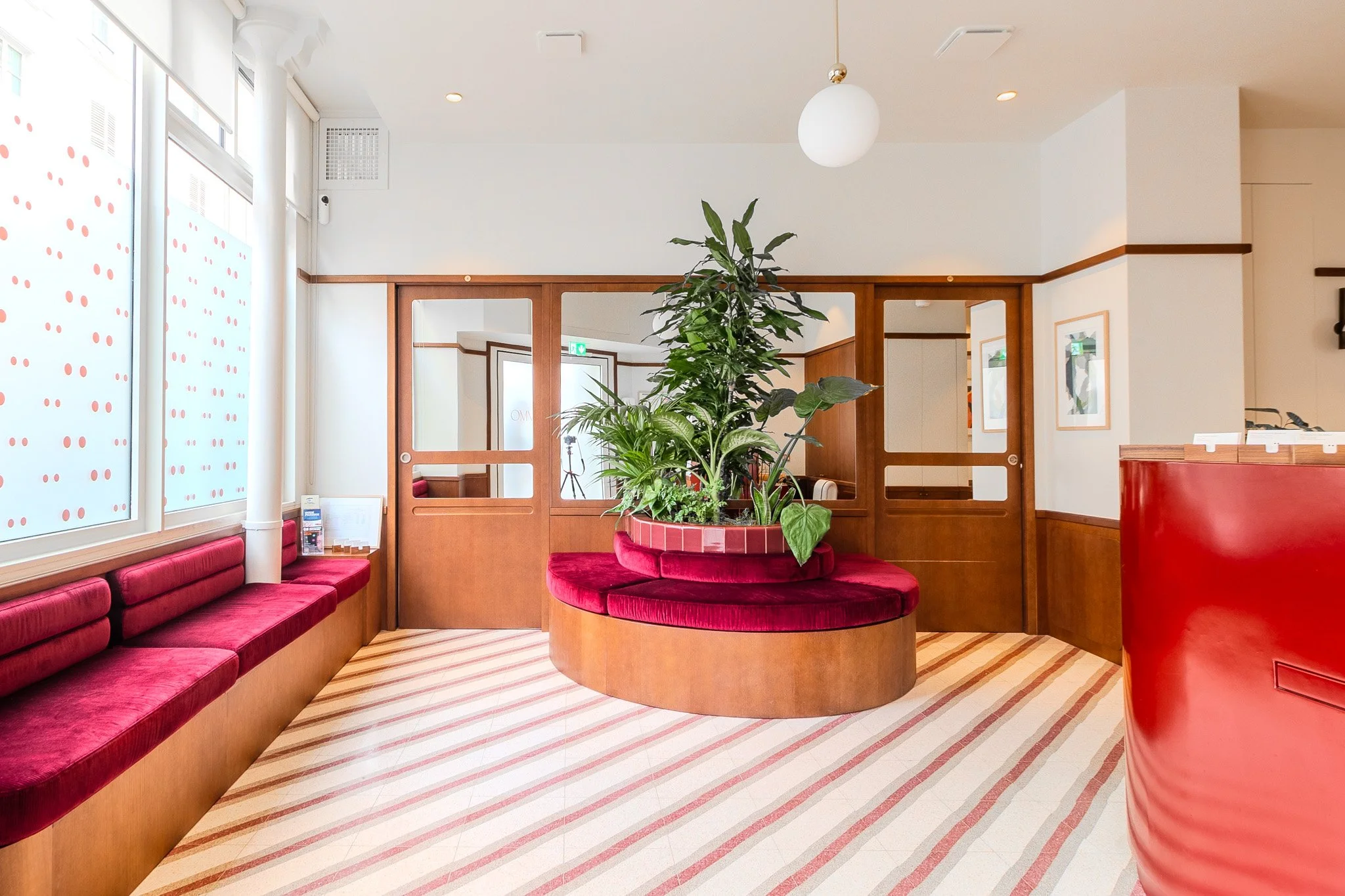 Salle d'attente et accueil — Cabinet Dr. SALAH-MABED Paris 5