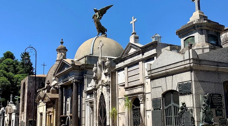 Recoleta Cemetery — passages and architecture