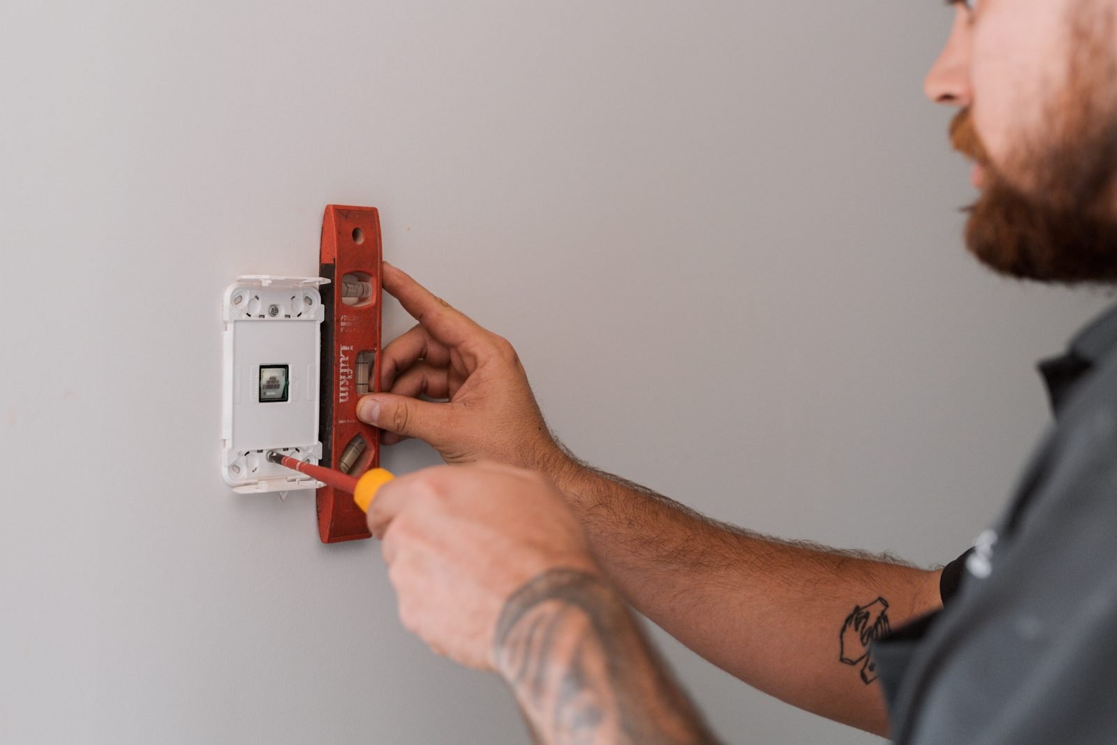 Levelling a data point during installation