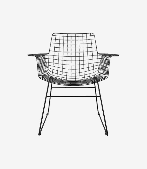 Metal wire chair with arms