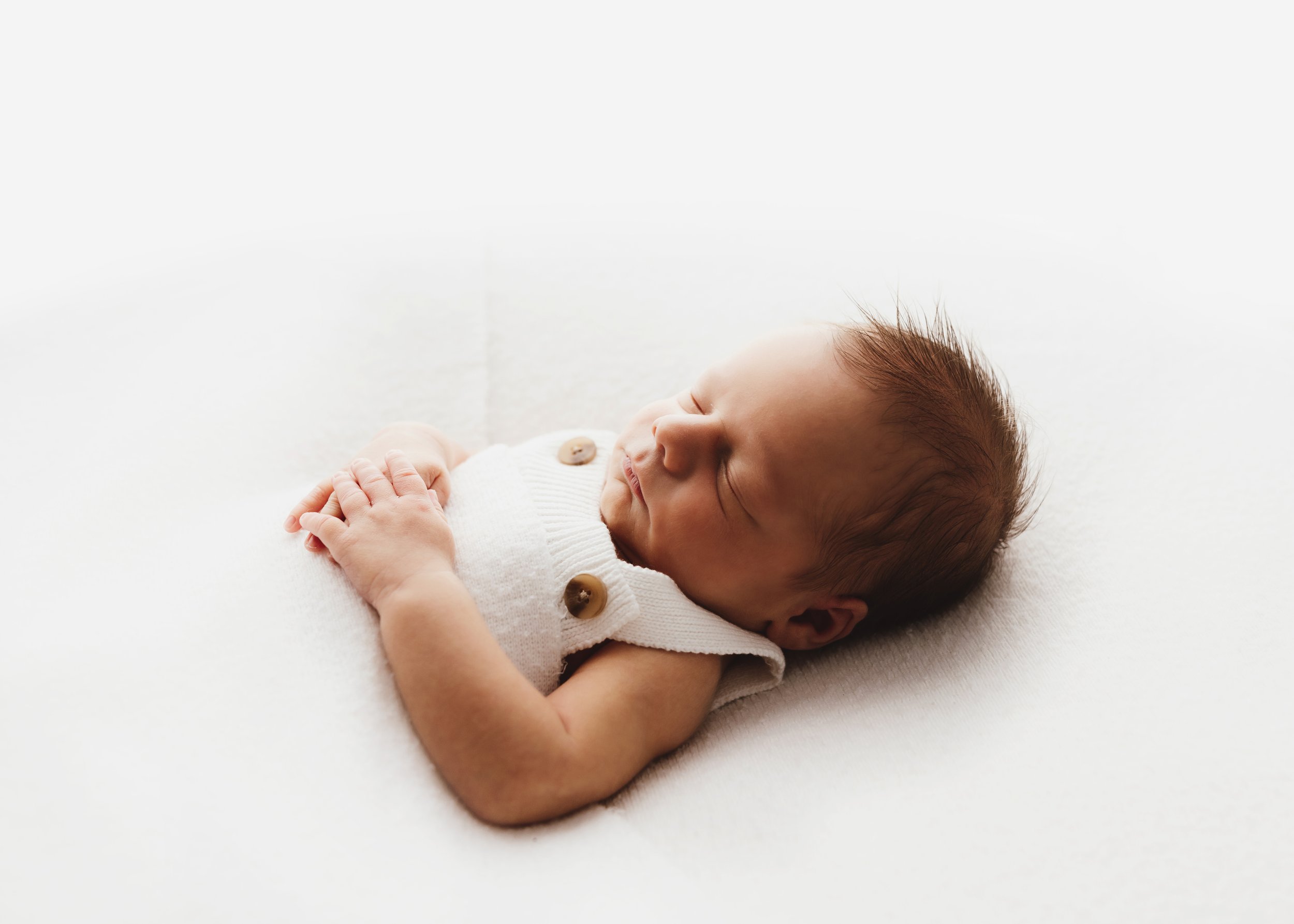 Documentary lifestyle newborn session in home