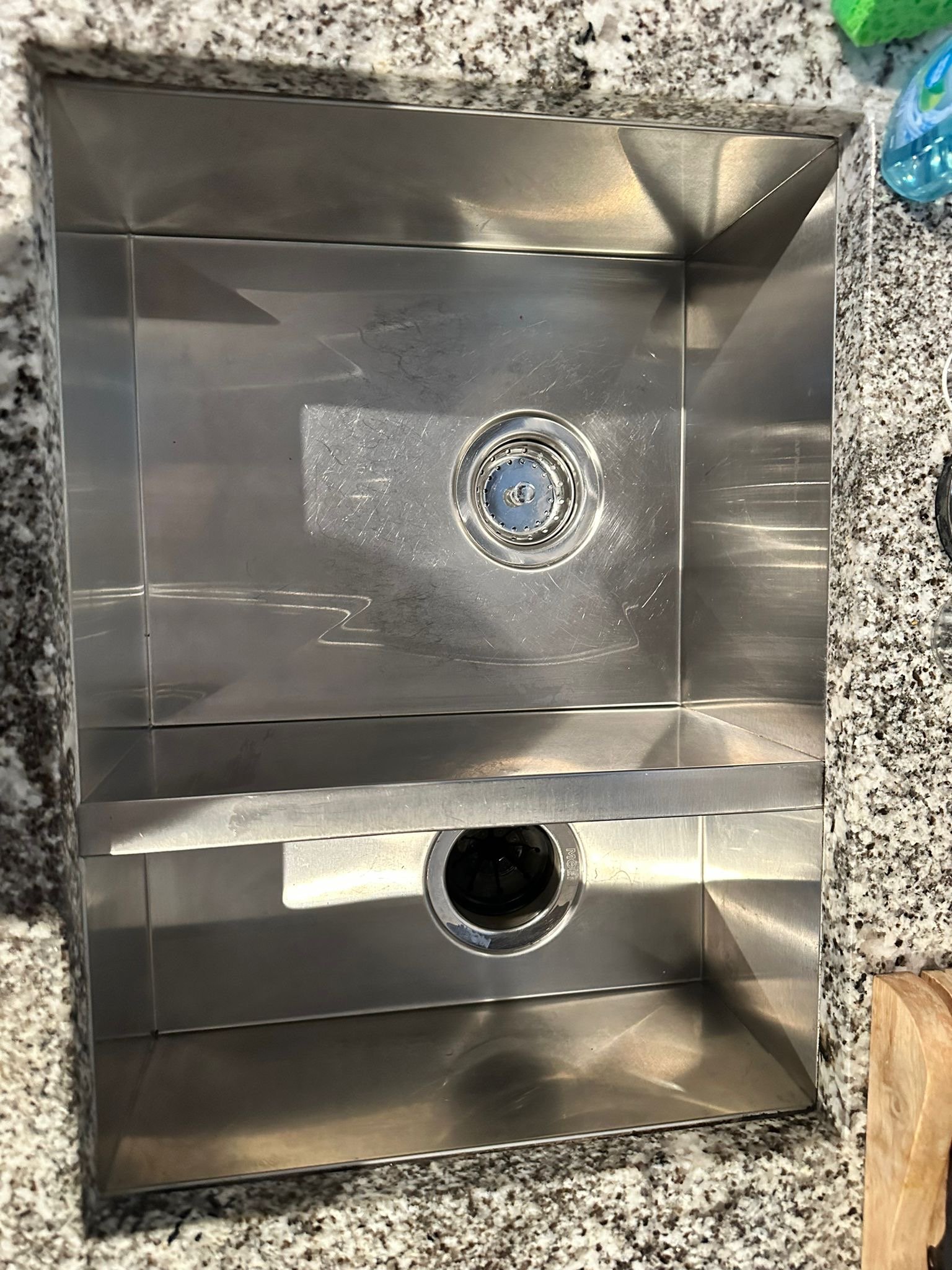 Clean sink after service