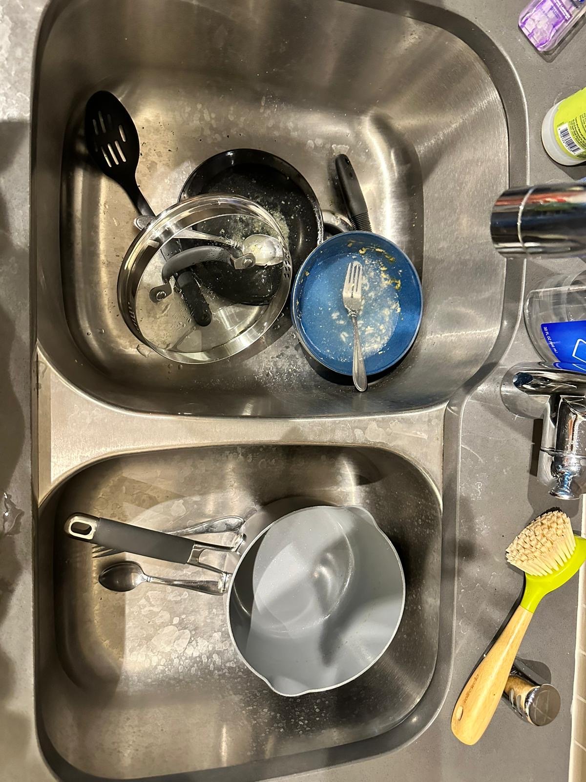 Dirty dishes before cleaning