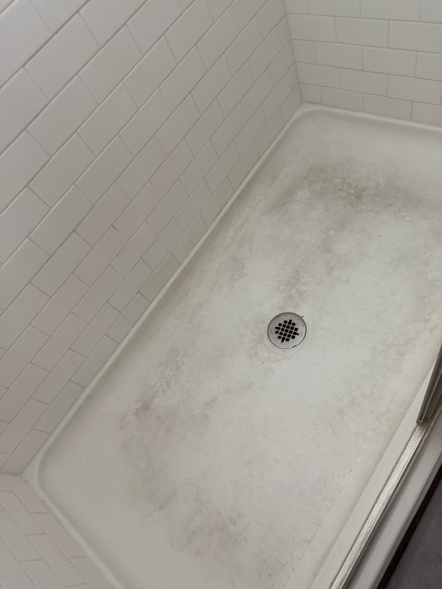 Dirty shower before cleaning