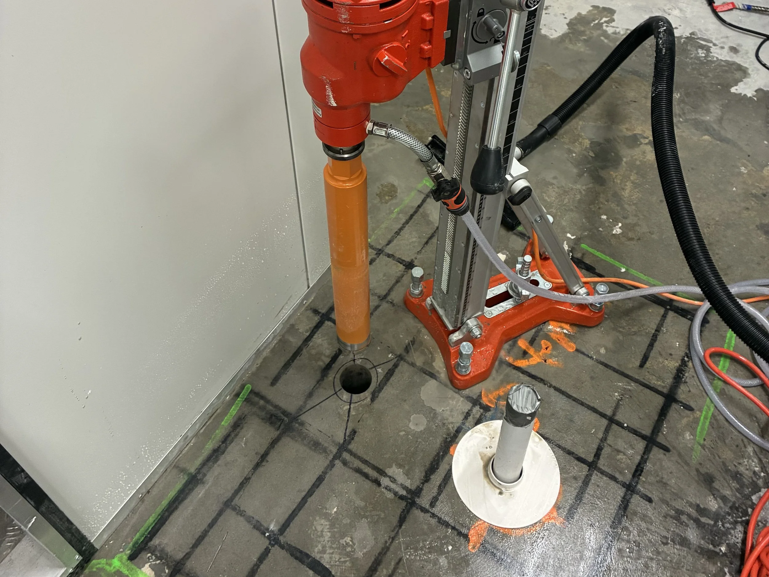 Core drilling rig on a scanned slab