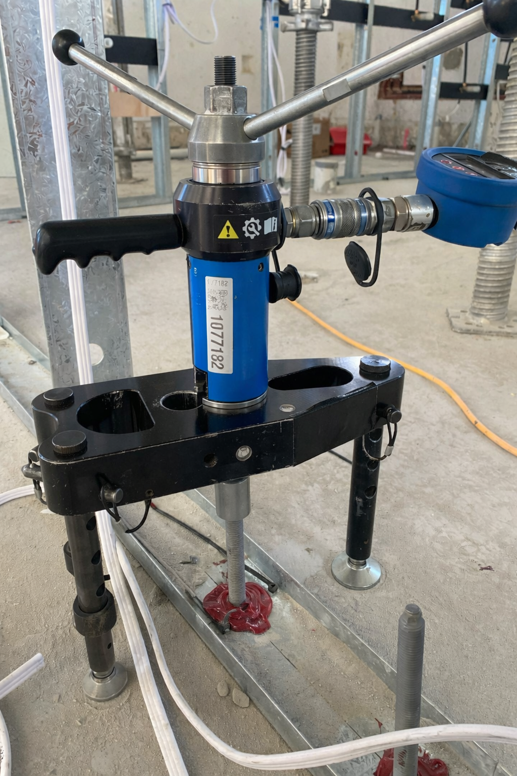 Hydraulic anchor testing equipment on site