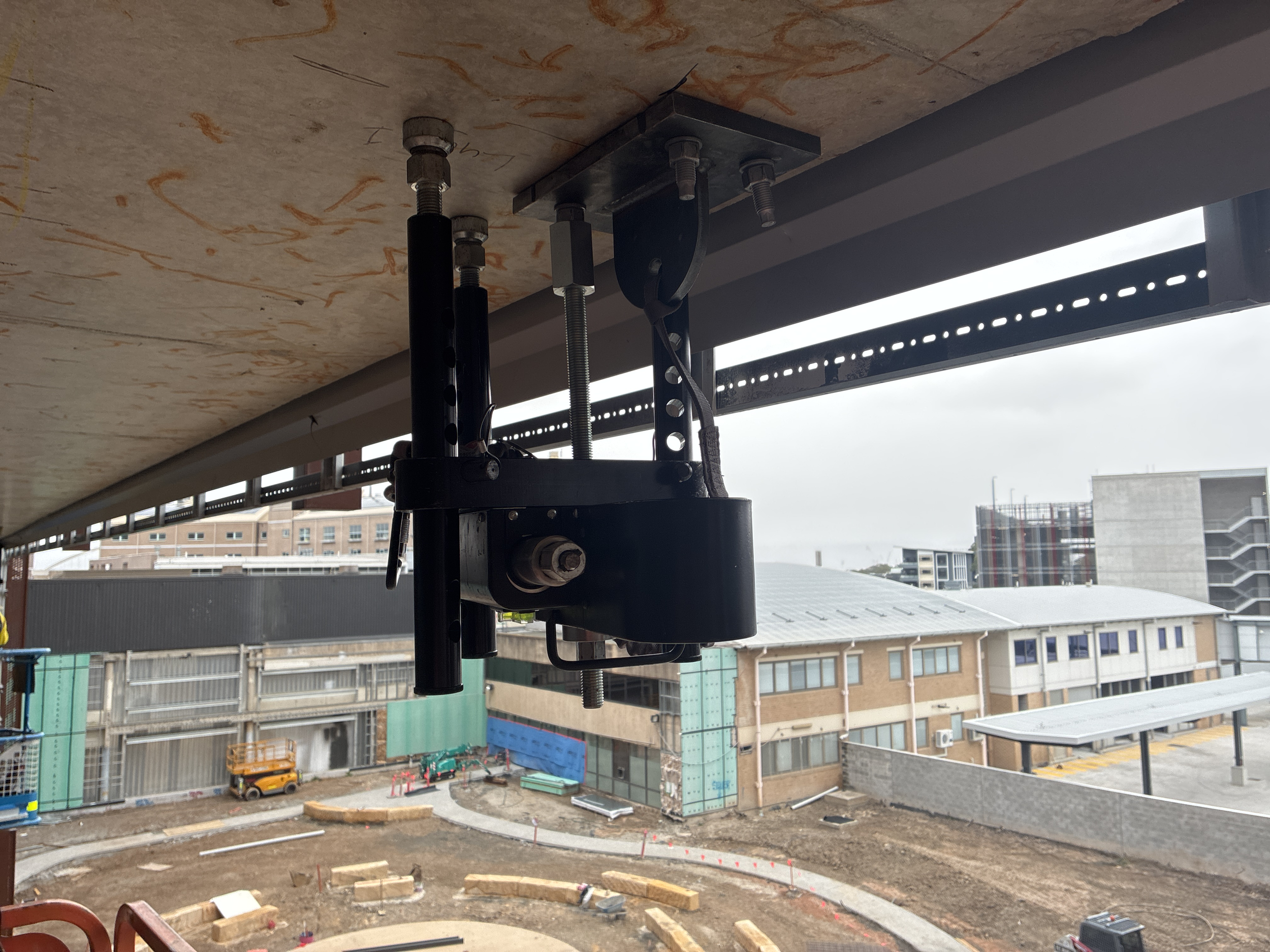 Inverted overhead support anchor testing