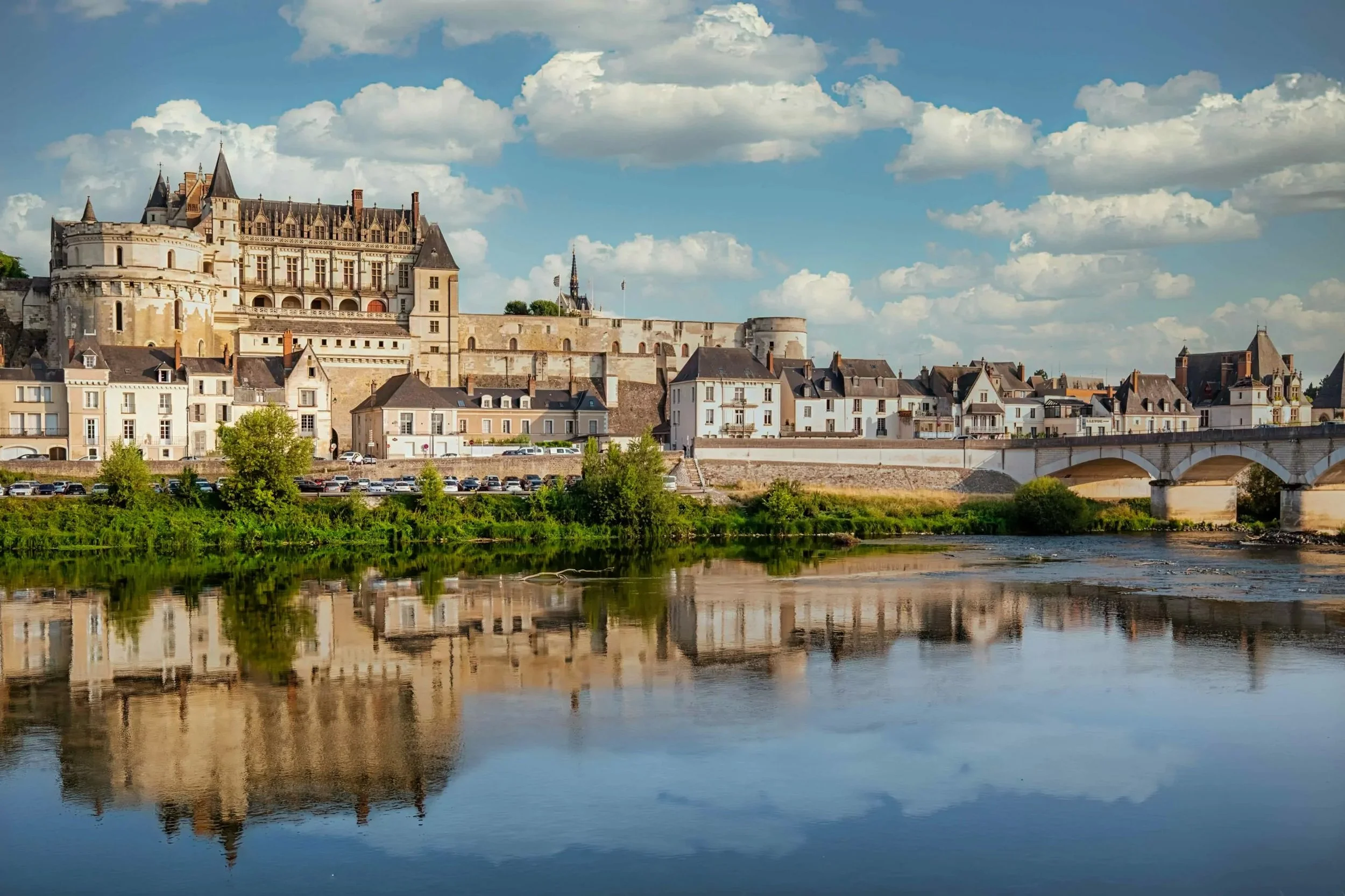 Loire château river view
