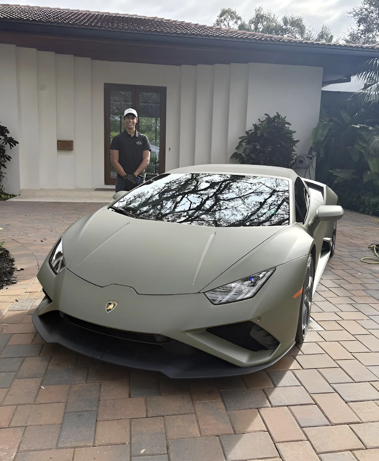 Ale performing a mobile car detail in Miami Florida