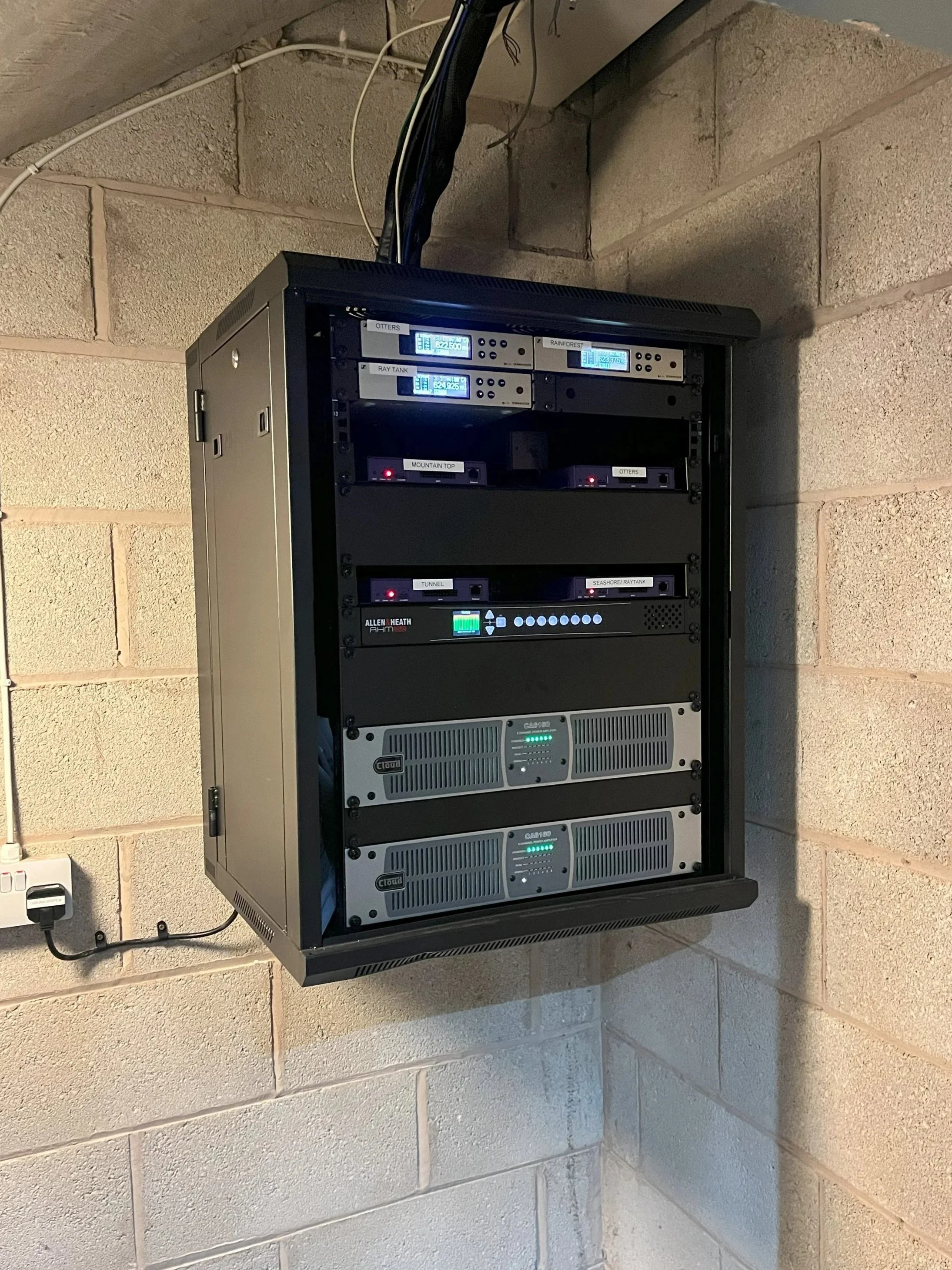 Wireless headset microphone system