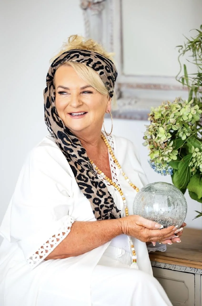 Shellie the Psychic Medium