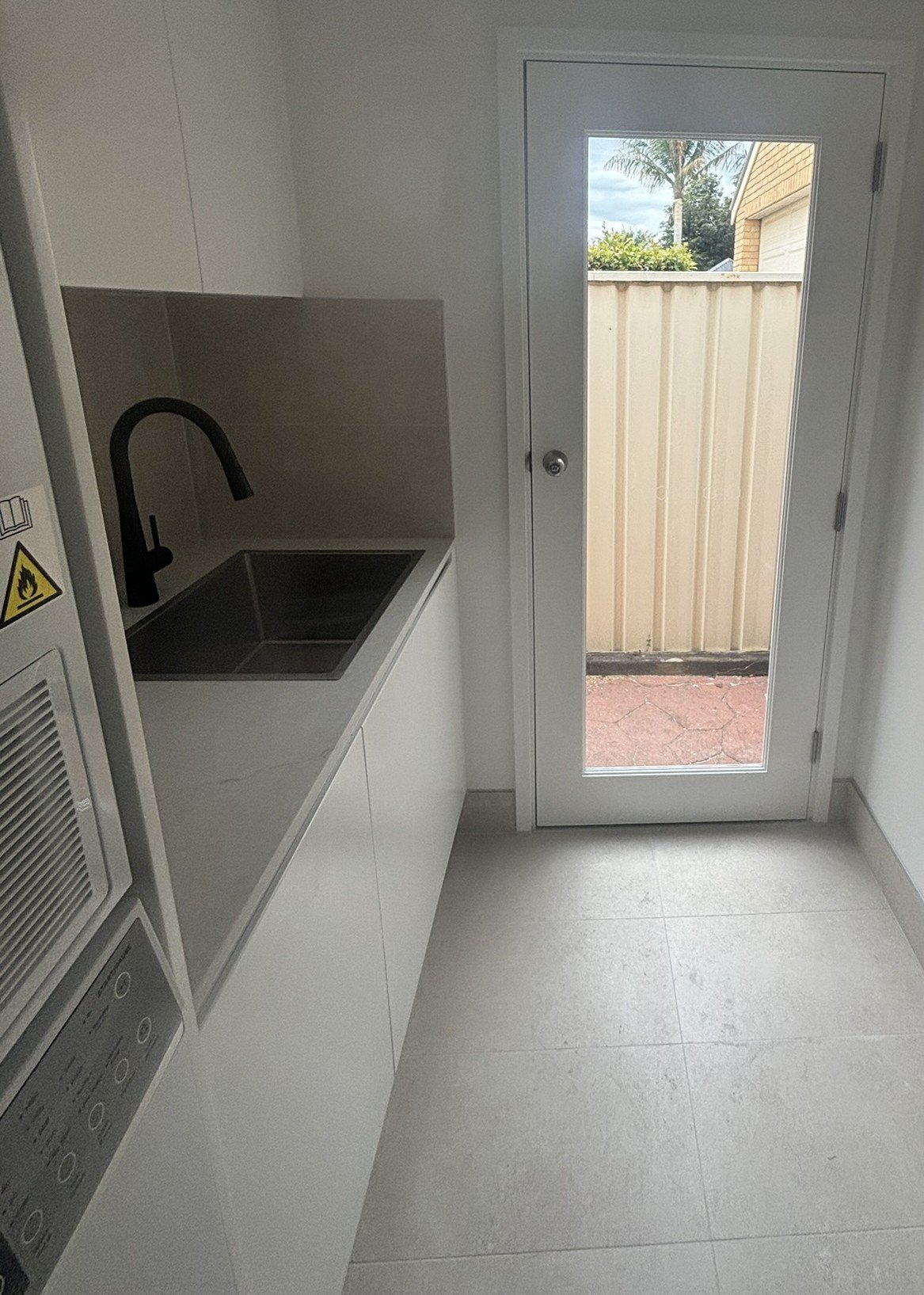 Modern Minimalist Laundry Design