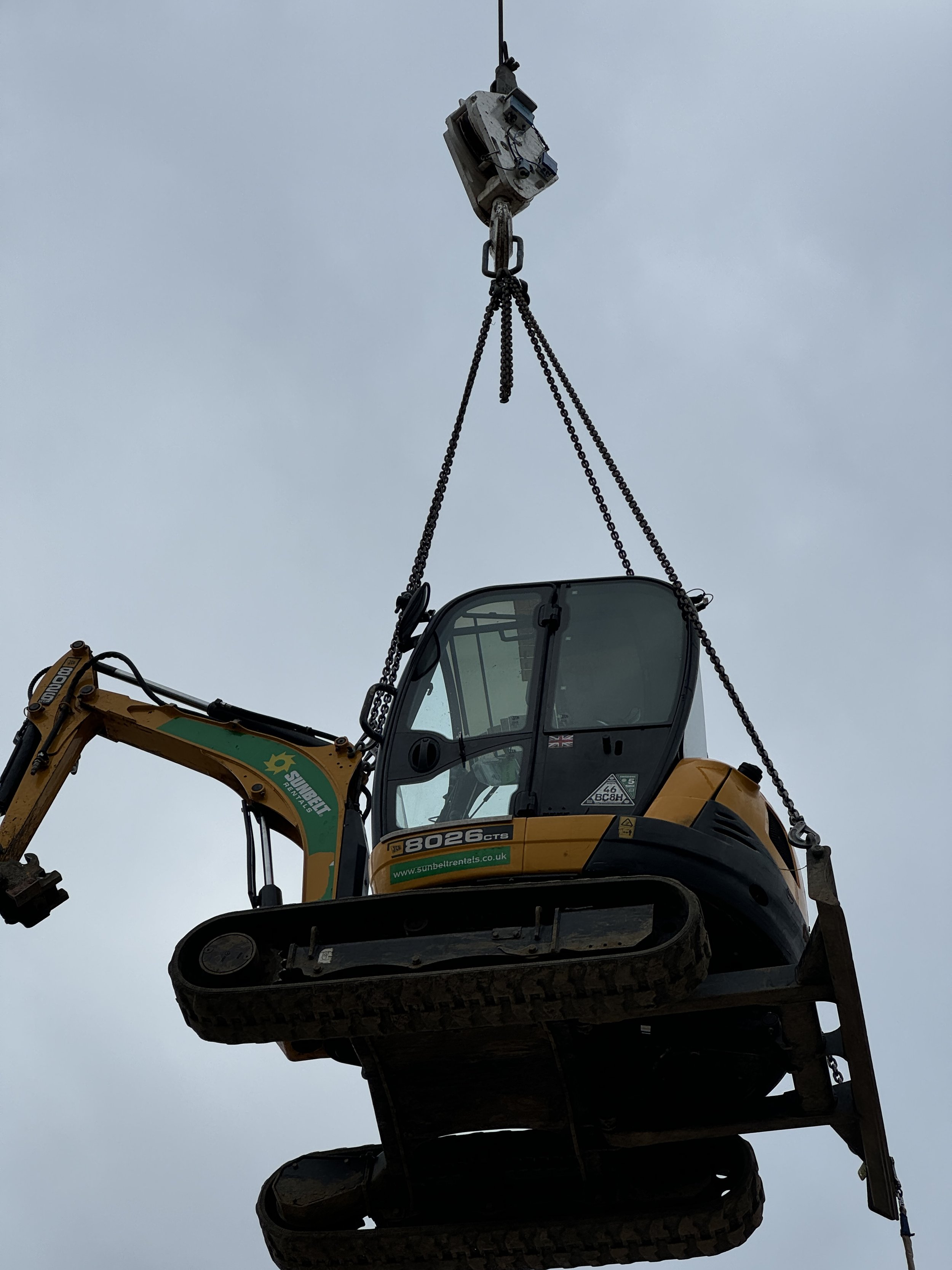 Excavator lift - image 2