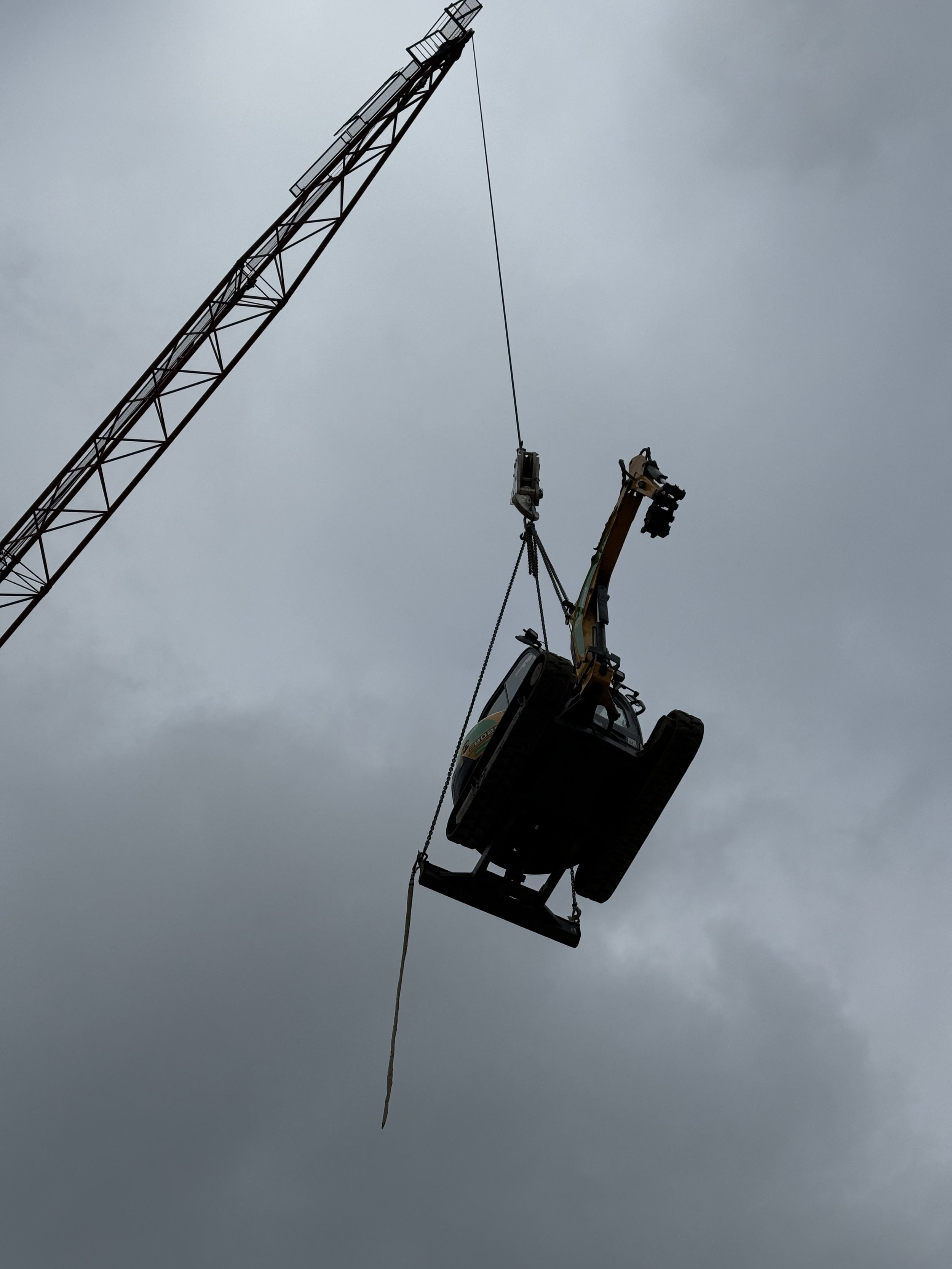 Excavator lift - image 1