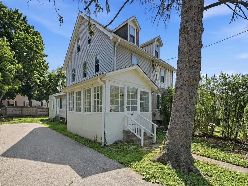 729 E Haverford Rd
