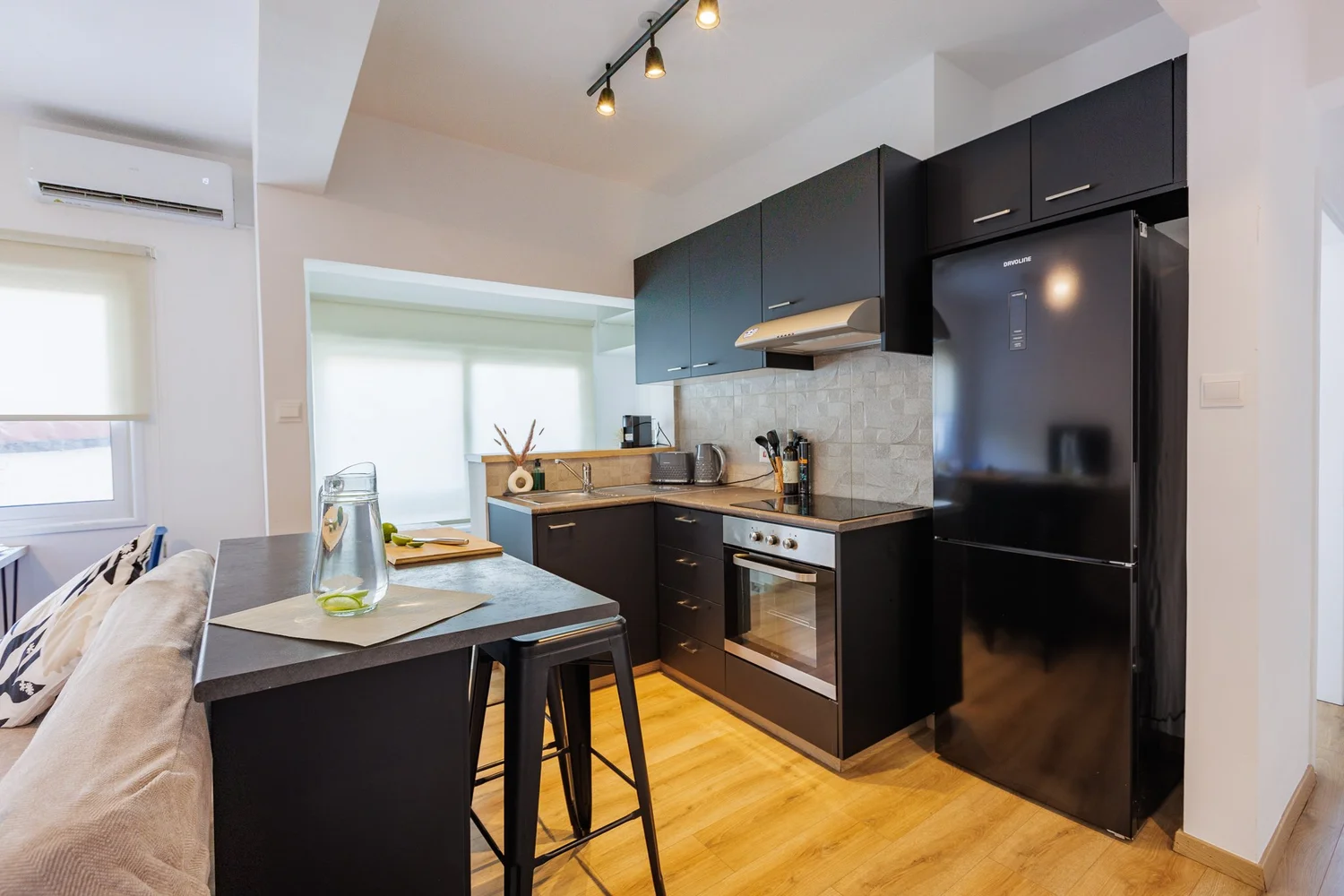 Antoinette Court — Fully equipped kitchen