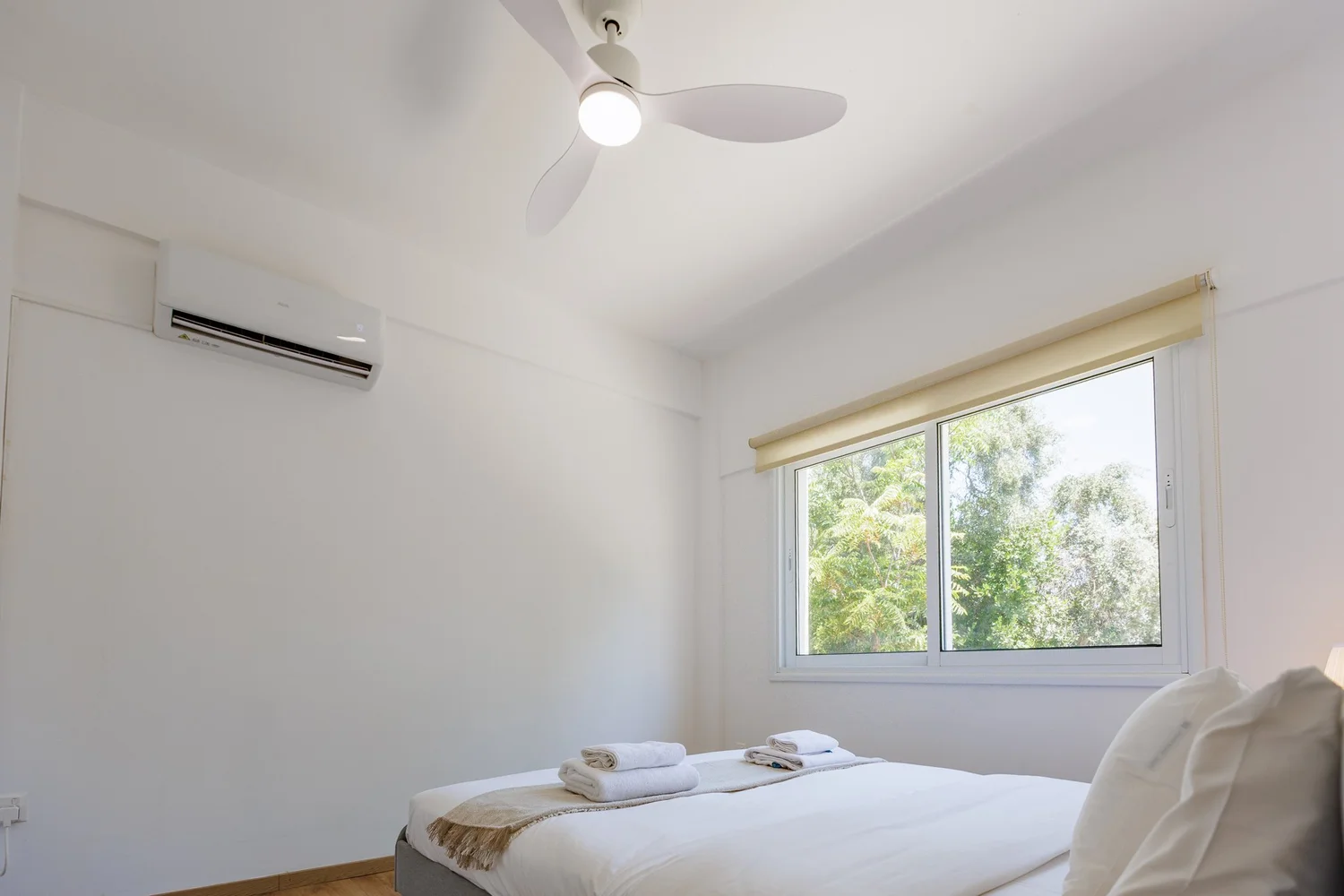 Antoinette Court — Air conditioning and ceiling fan