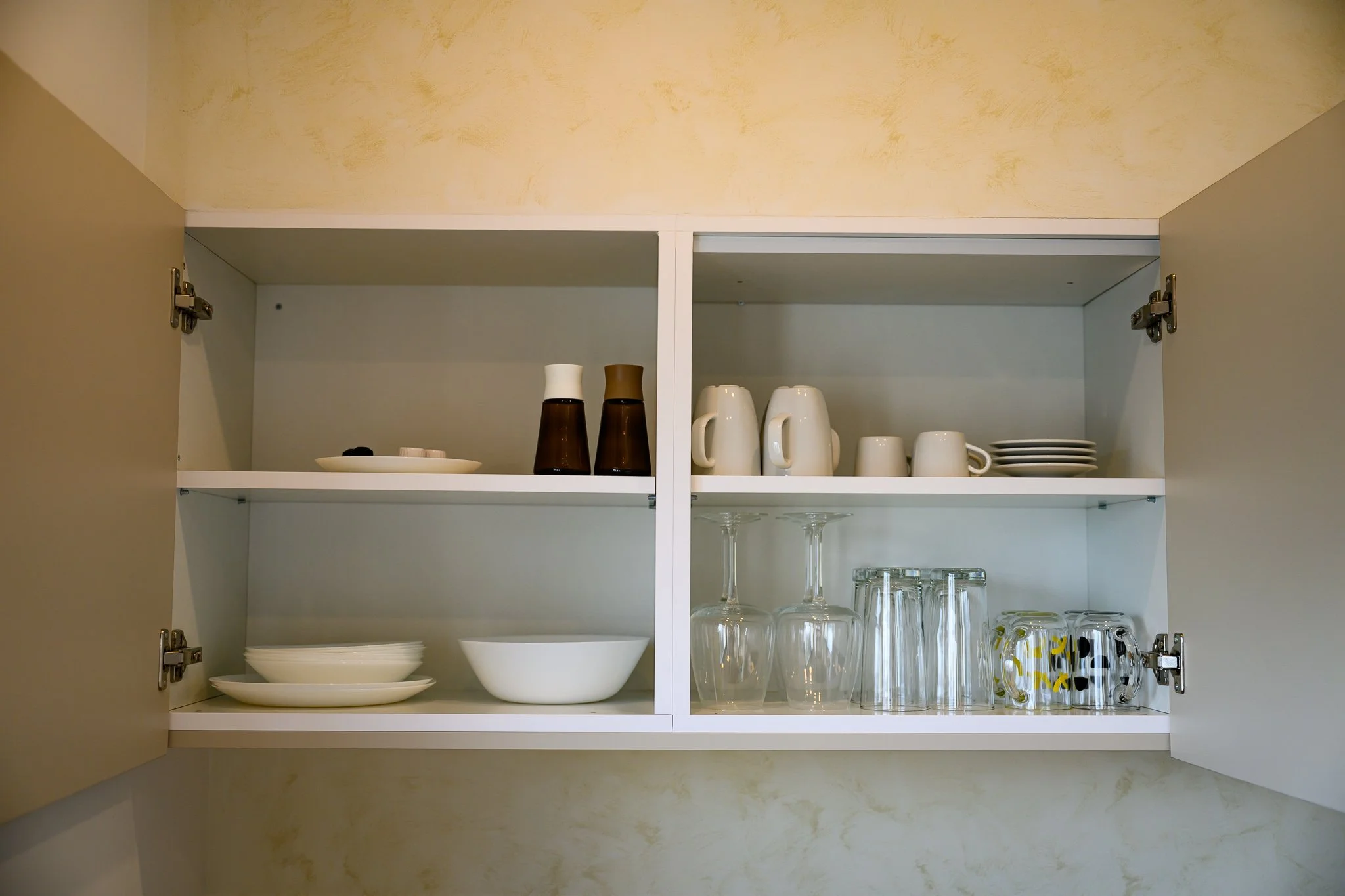 Nisia Junior Suite amenity — Crockery and glassware