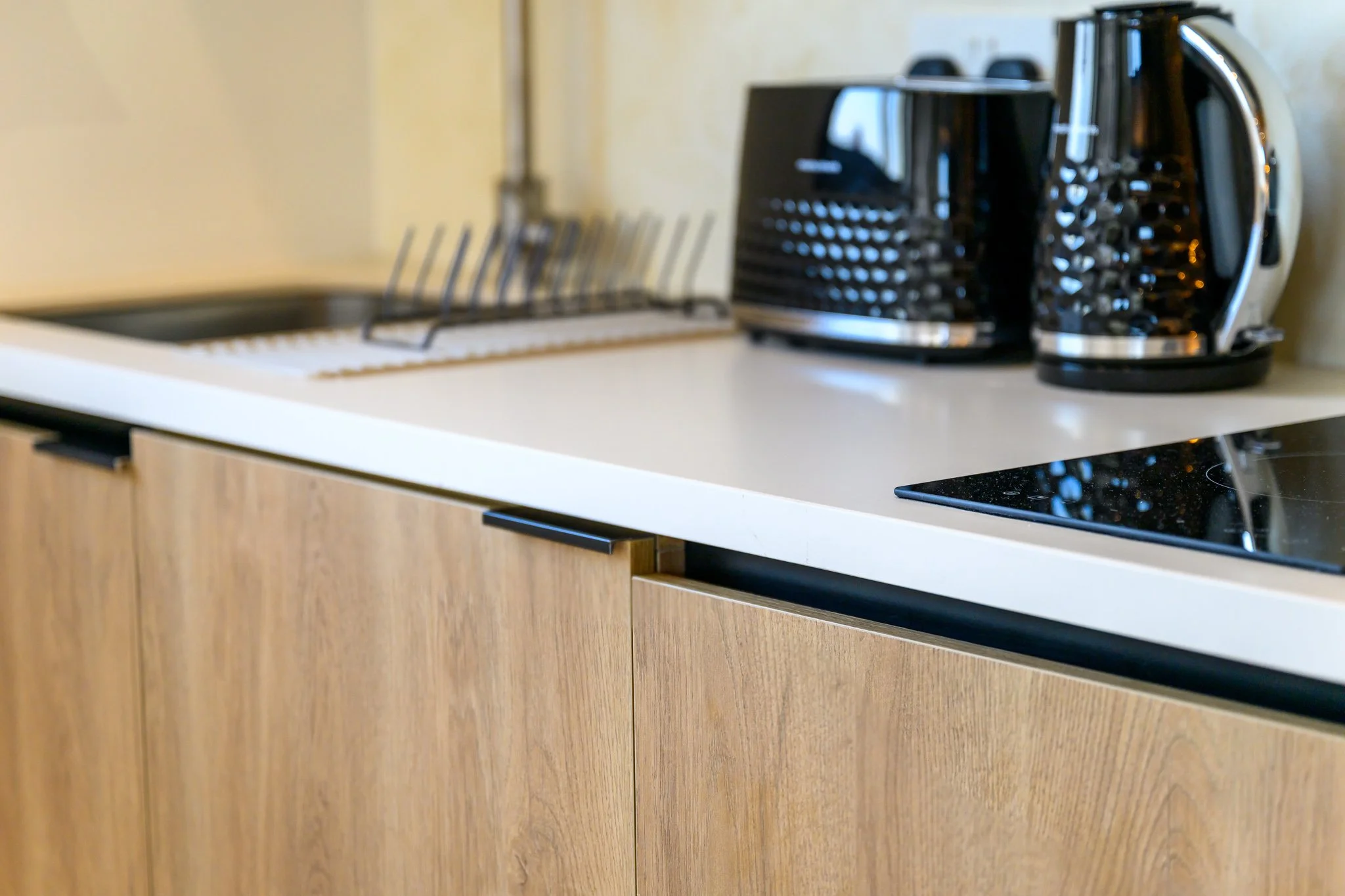 Nisia Corner Suite amenity — Kettle and toaster