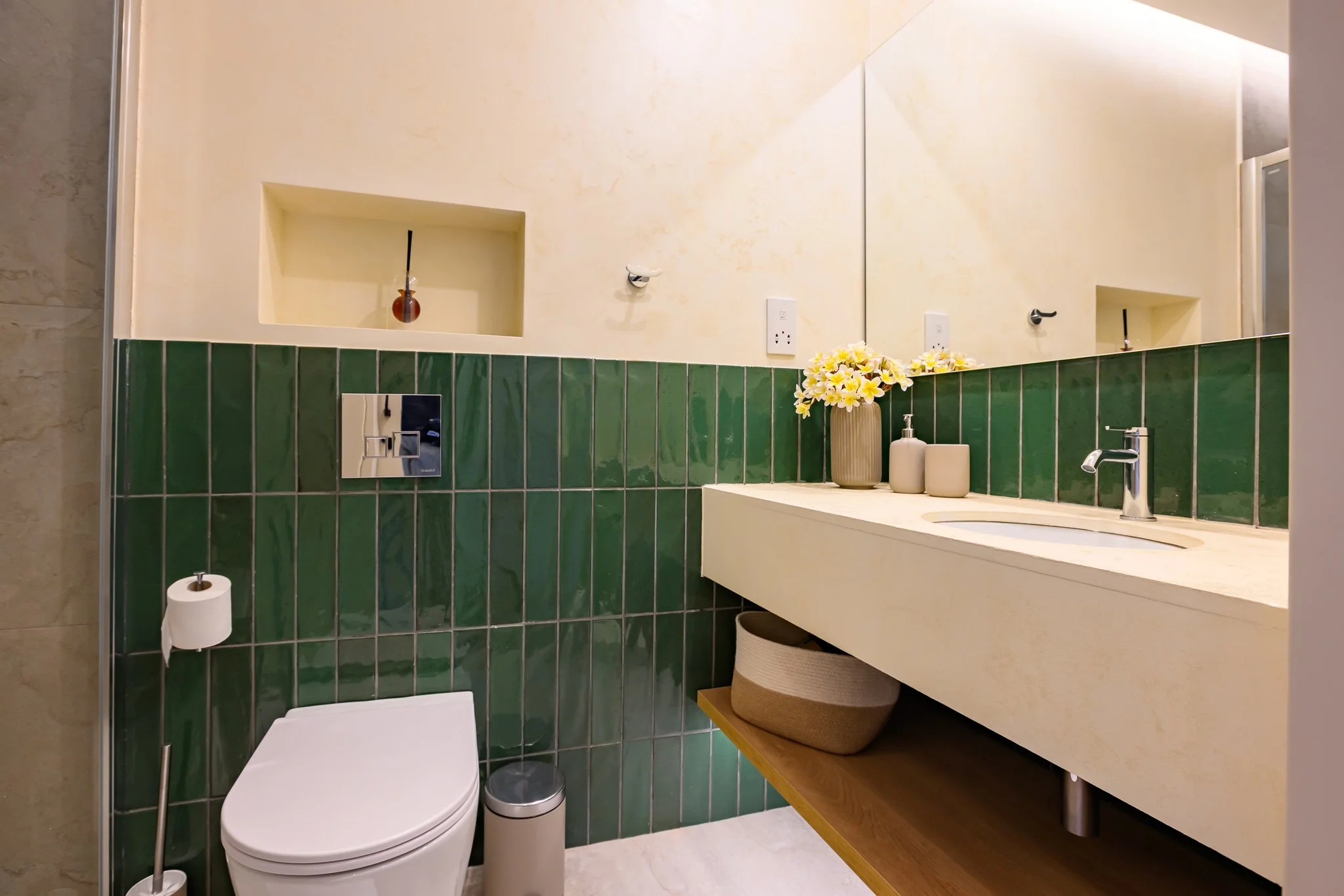 Nisia Suites — Bathroom with green tiles