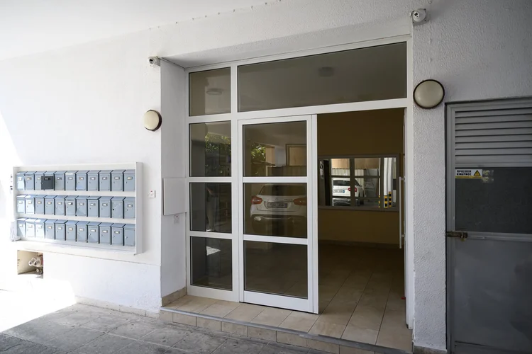 Calian Court amenity — Building lobby