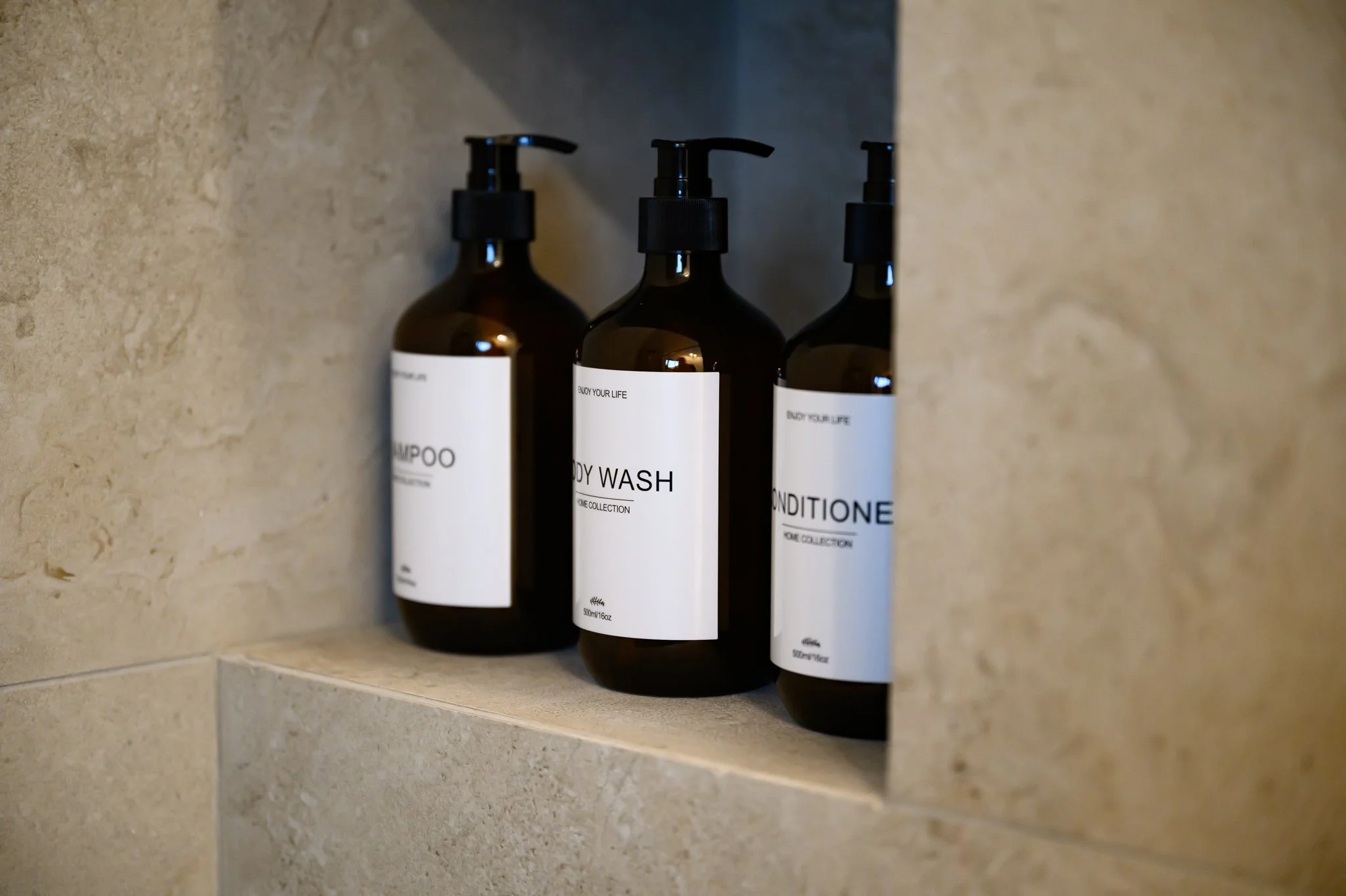 Nisia Corner Suite amenity — Shampoo, conditioner and body wash