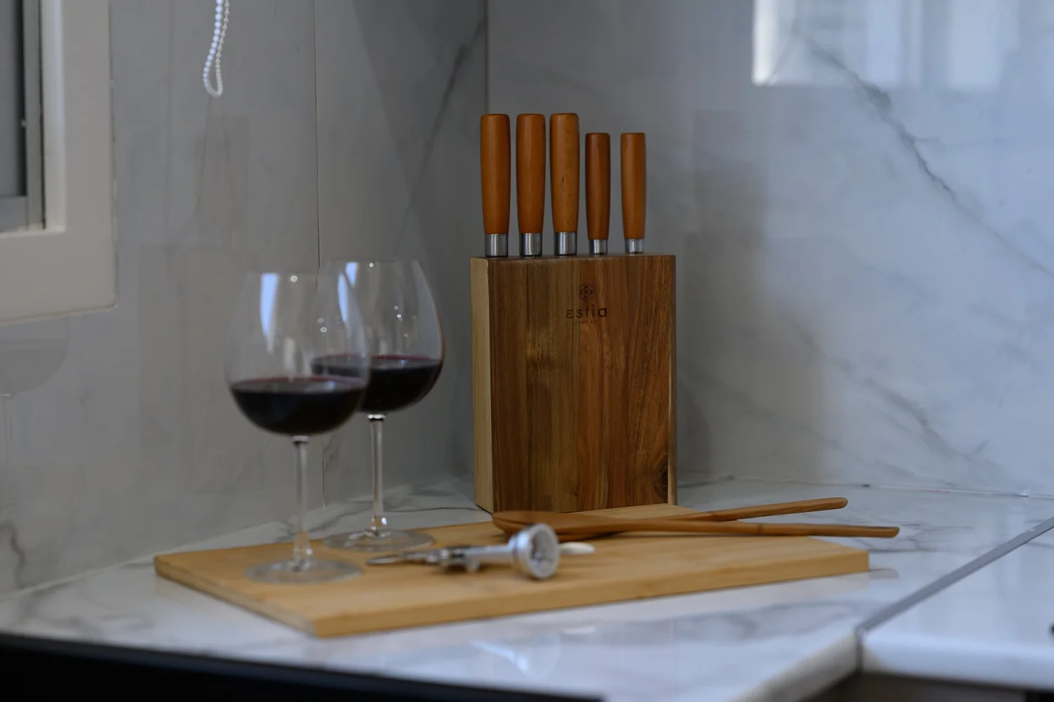 Calian Court — Knife block and glassware