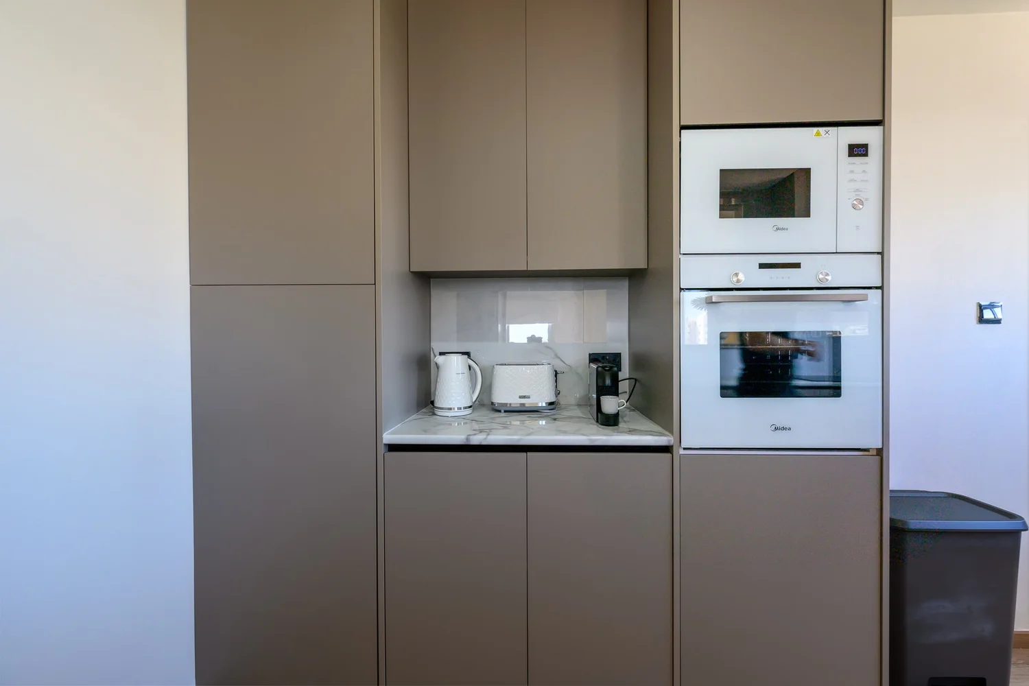 Calian Court — Oven and microwave