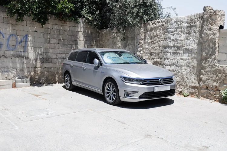 Antoinette Court amenity — Free private parking