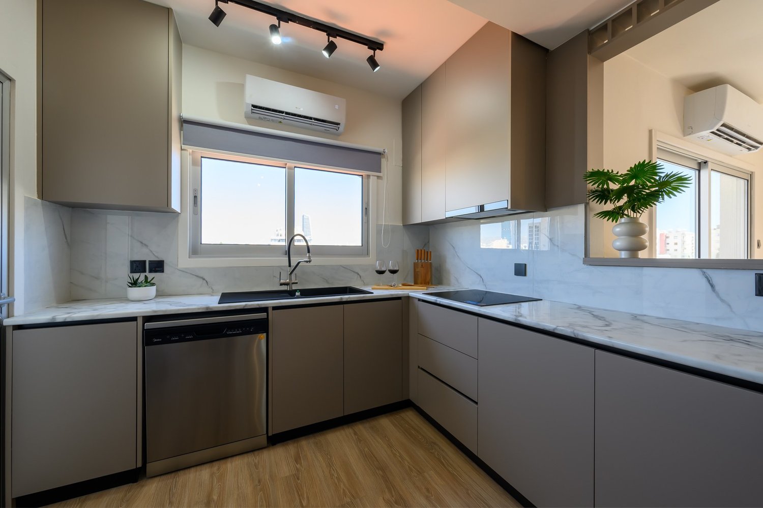 Calian Court — Fully equipped kitchen
