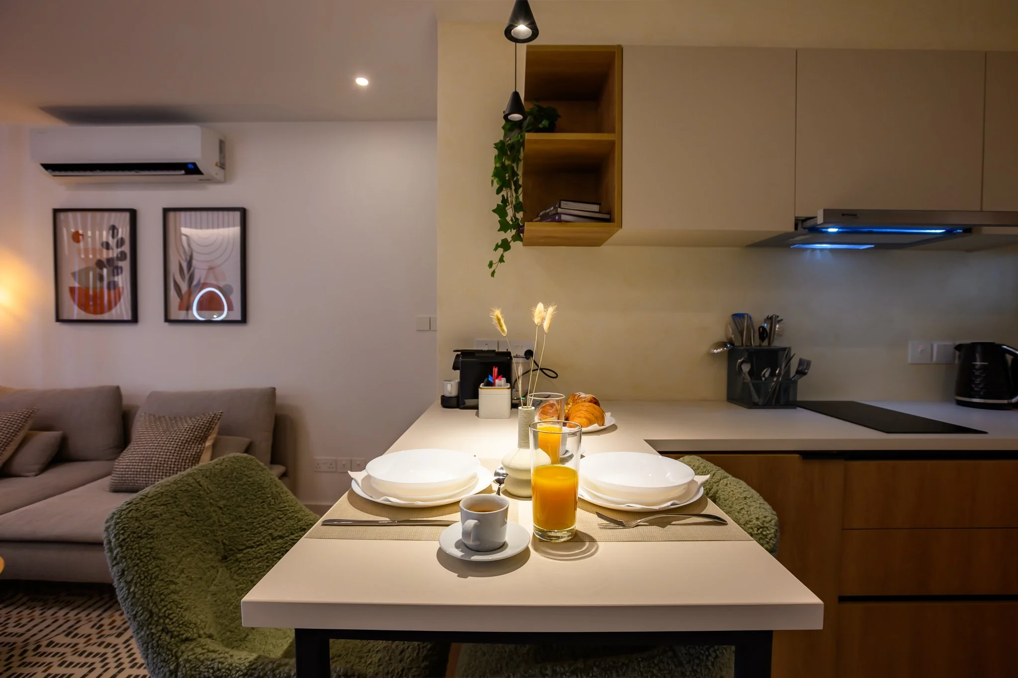 Nisia Signature Suite — Kitchen counter with high stools