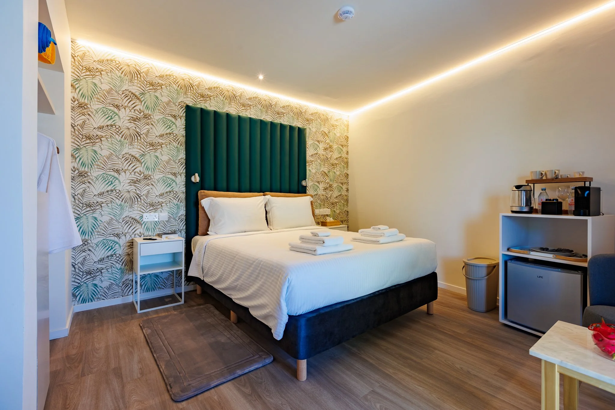 The Palm Suites Suite 2 bedroom with orthopedic queen bed, central Limassol