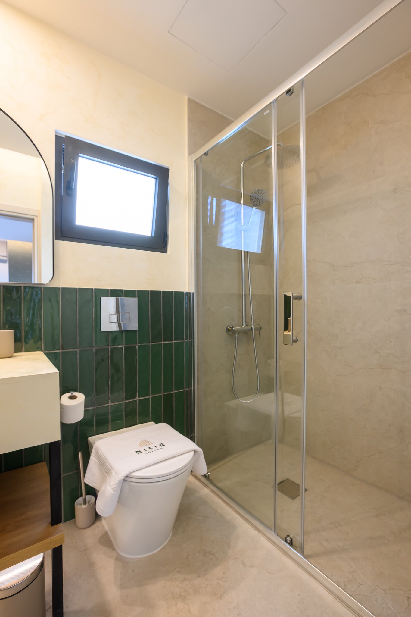 Nisia Corner Suite — Walk-in rain shower