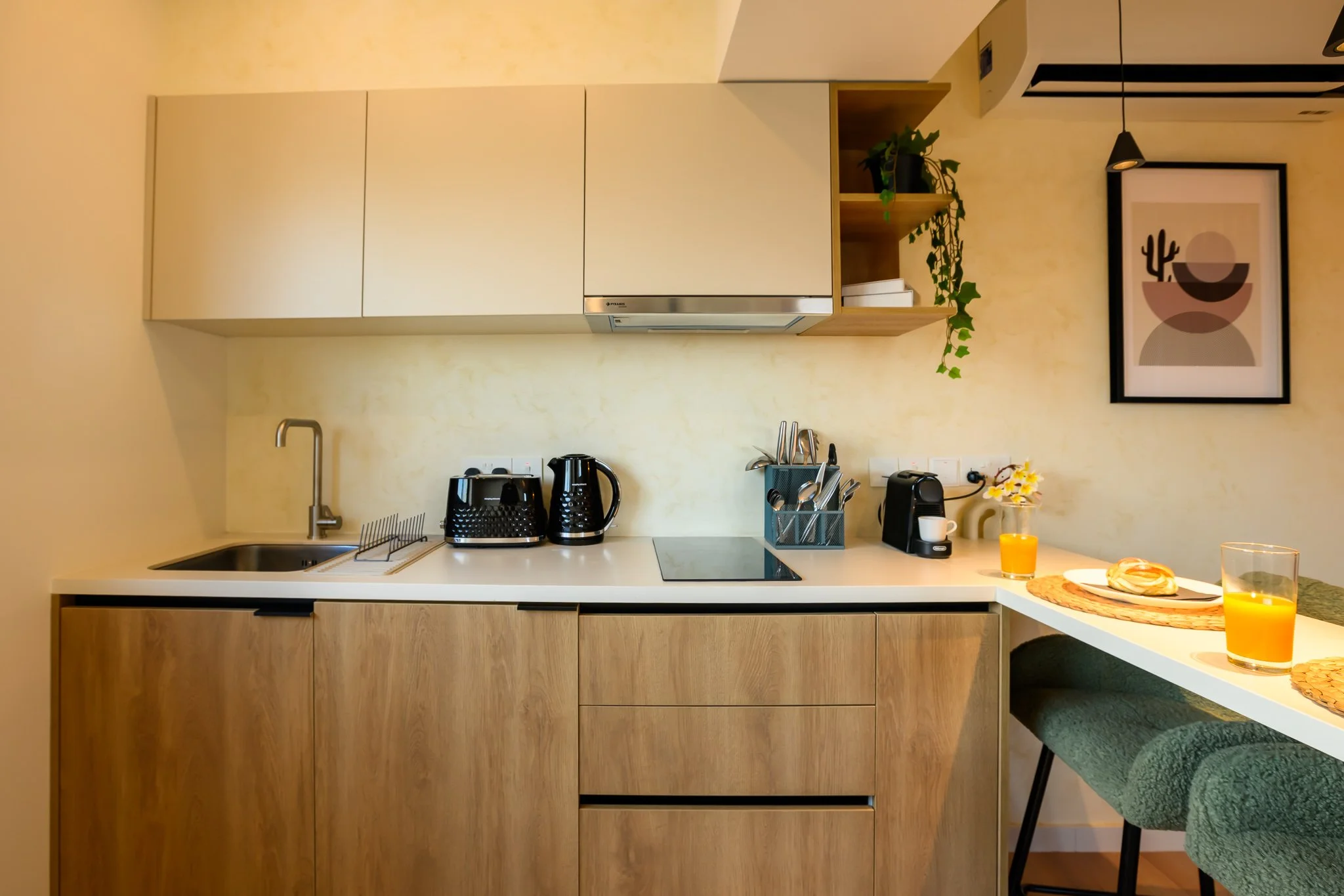 Nisia Corner Suite — Fitted kitchen