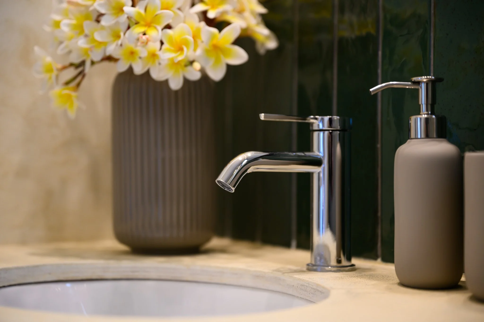 Nisia Classic Suite amenity — Bathroom basin