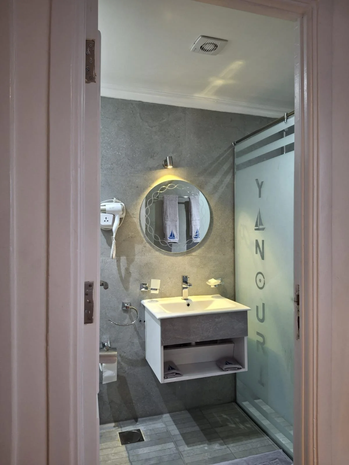 En-suite toilet/shower