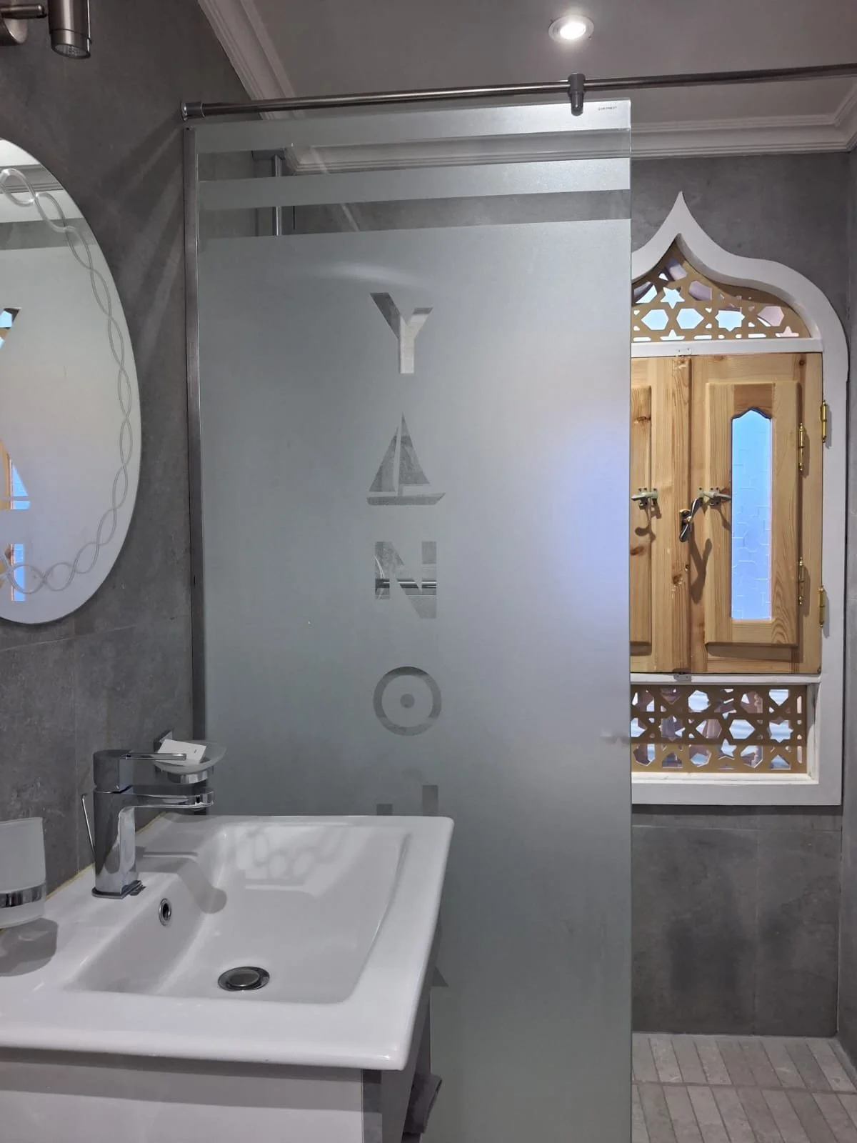 En-suite toilet/shower
