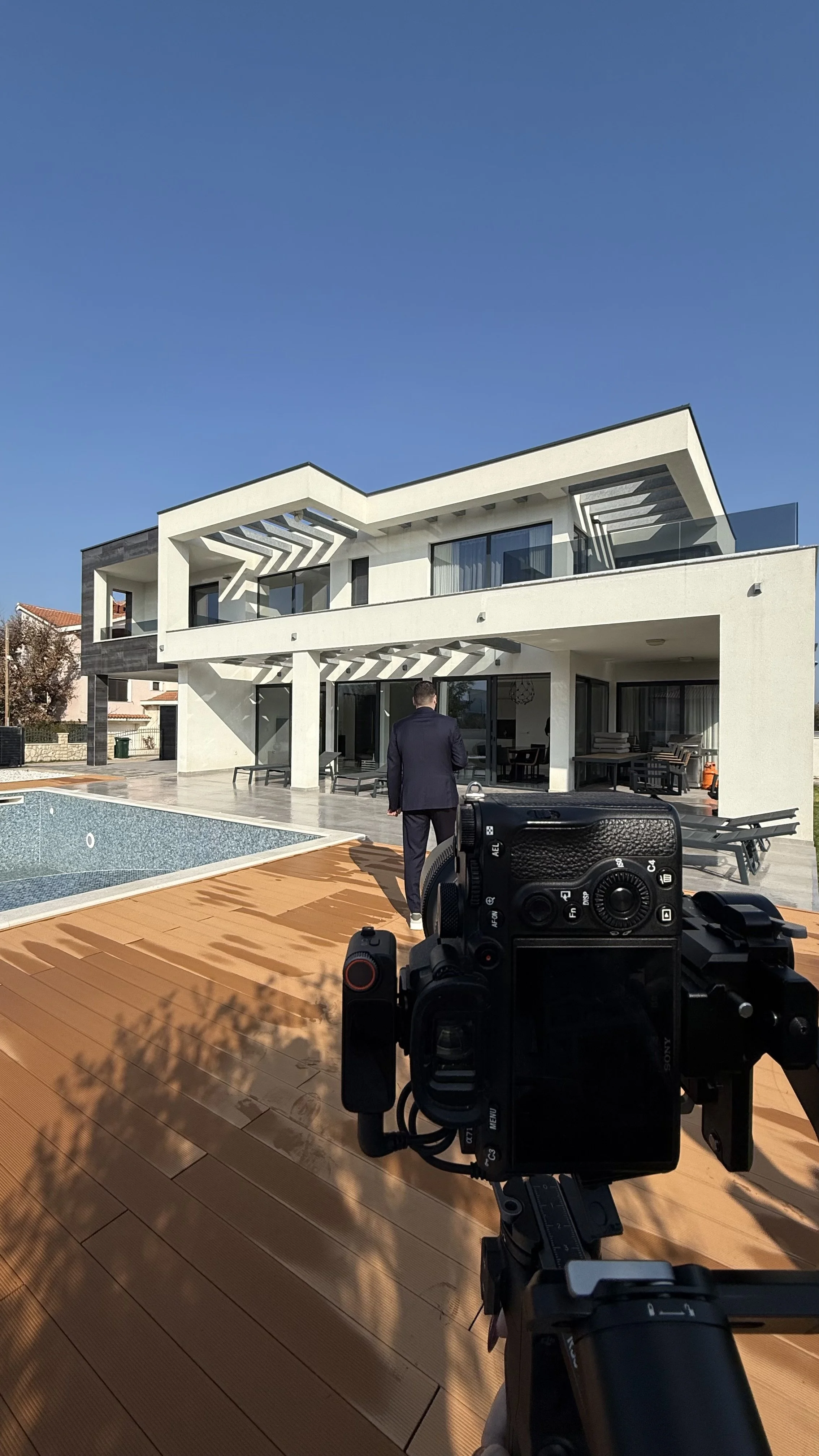 Noble Nest Hero Bild