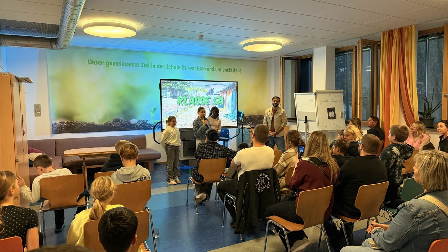 Gemeinsame Präsentation beim Elternabend