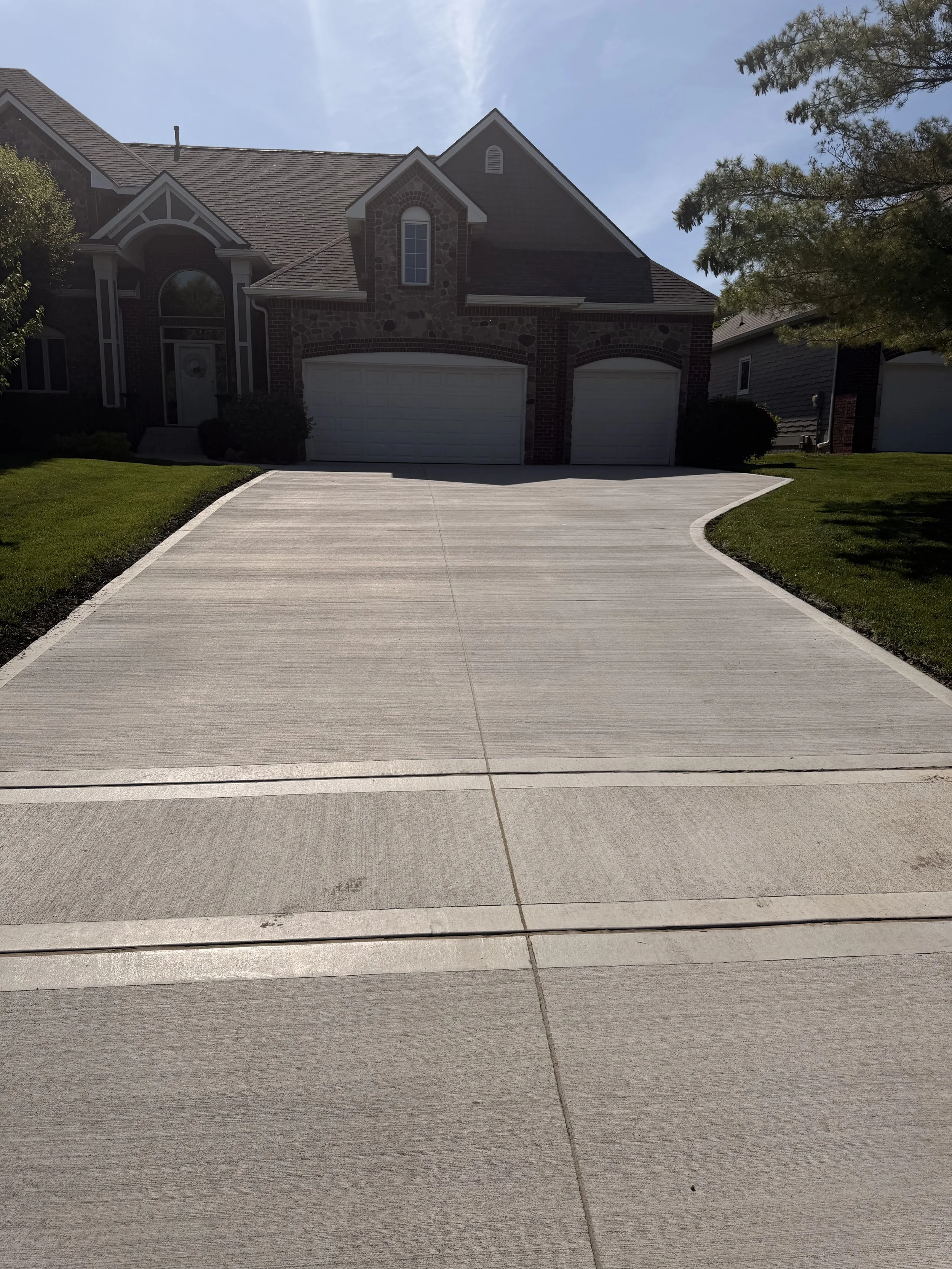 Residential Concrete Driveway and Garage